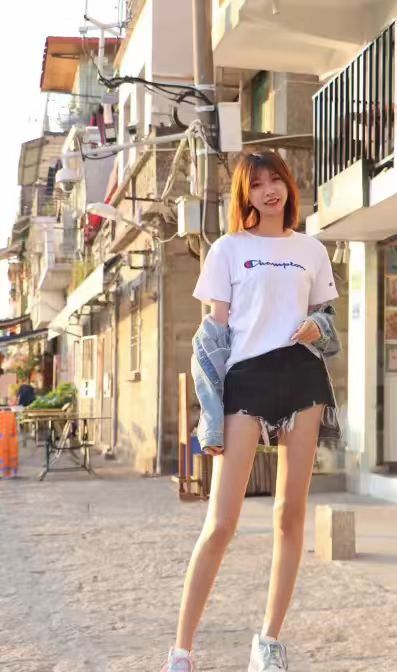 【預購】CHAMPION H052216 女裝經典款短袖上衣（白色）
