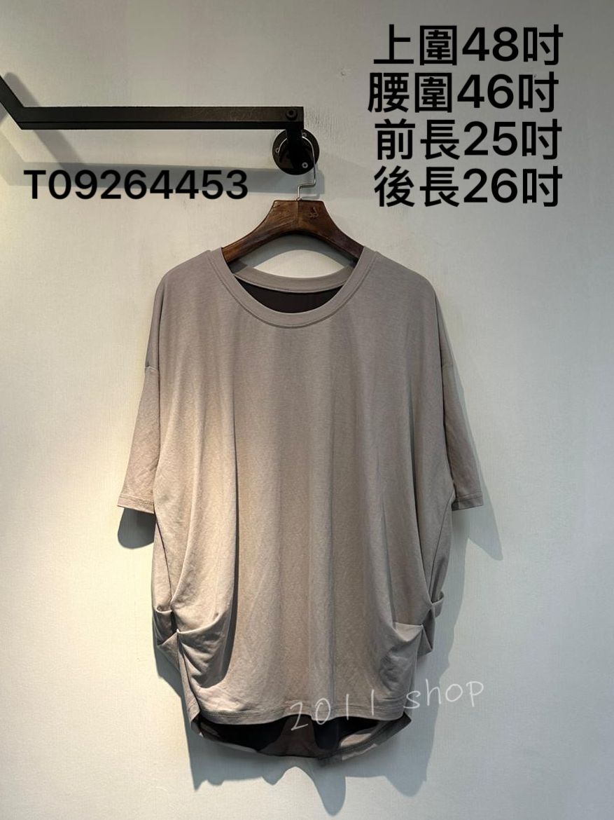 氣質皺摺邊背開叉TOP 上圍48吋 腰圍46吋  前長25吋 後長26吋 T09264453