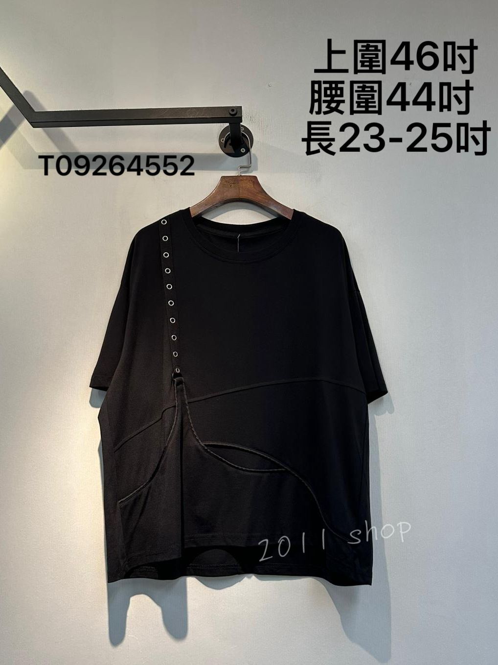 型格特色單肩扣TOP 上圍46吋 腰圍44吋  長23-25吋 T09264552