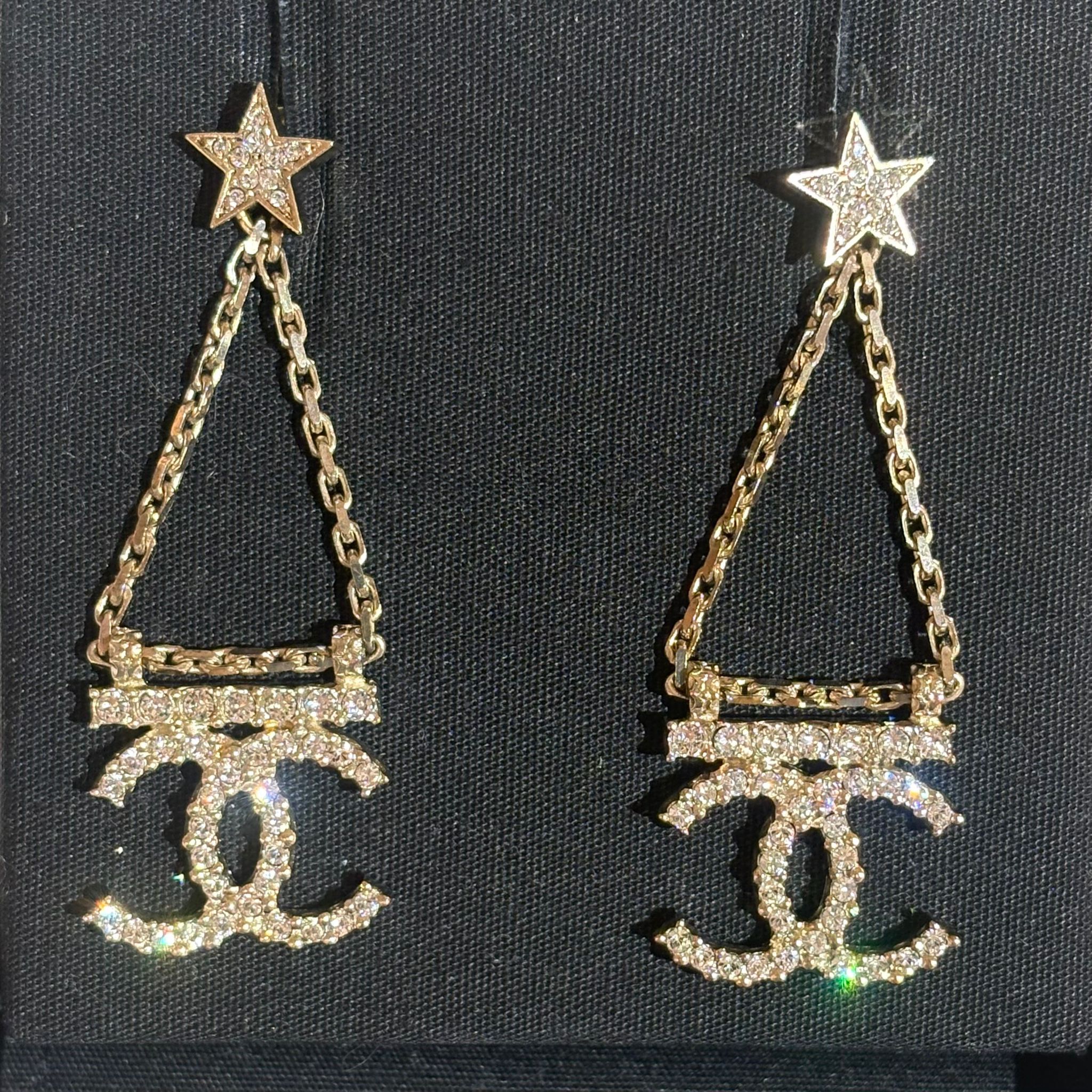全新CHANEL EARRINGS, 2 x 5.8cm, 水鑽星星垂墜雙C LOGO, #香奈兒耳環, #BRAND NEW #香榭站正品