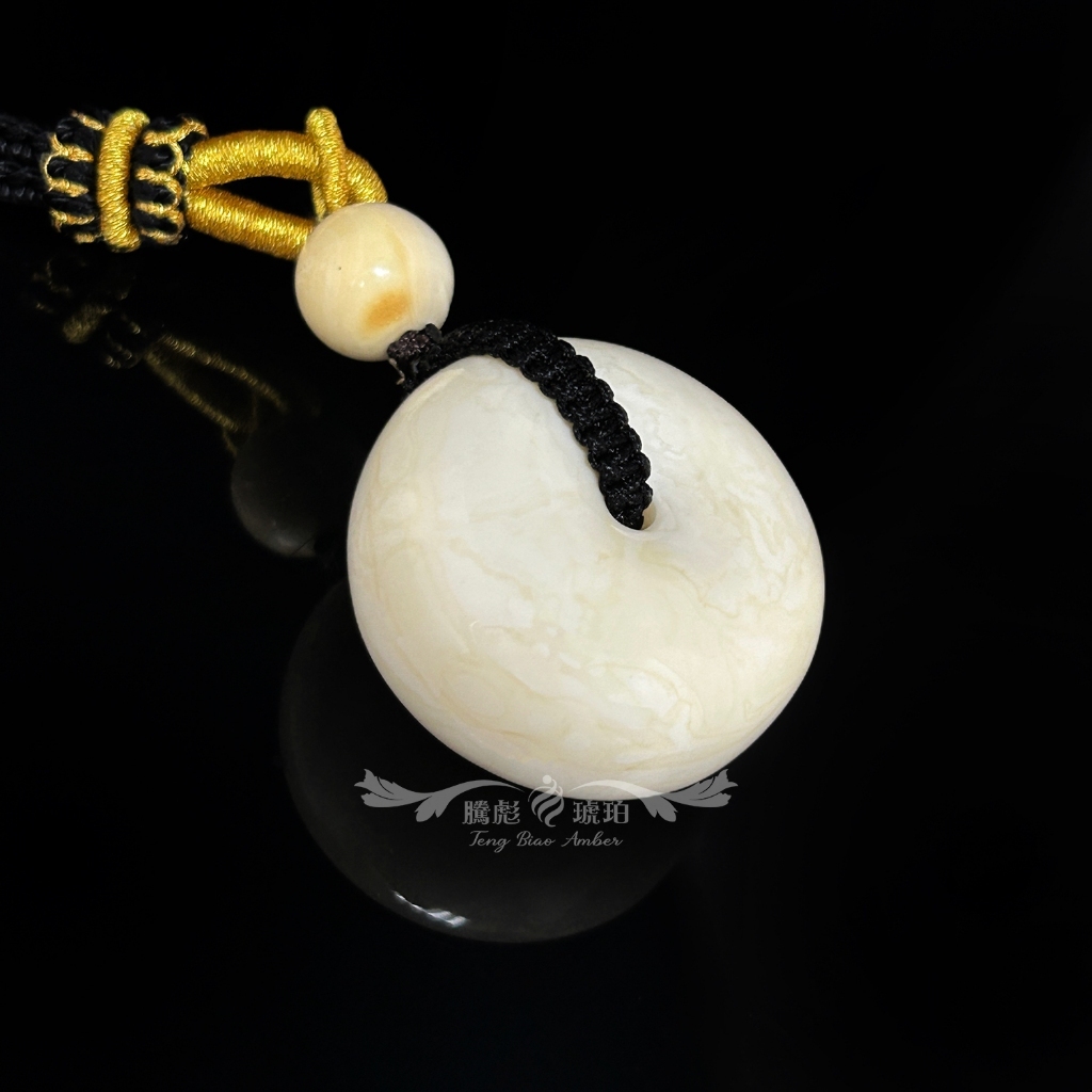 【騰彪琥珀】天然瓷白級蜜蠟平安扣掛墜 孤品1%內產量 天花板骨瓷感 附公司保證卡 可代送鑑定 聖潔守護 館藏級高品質禮物