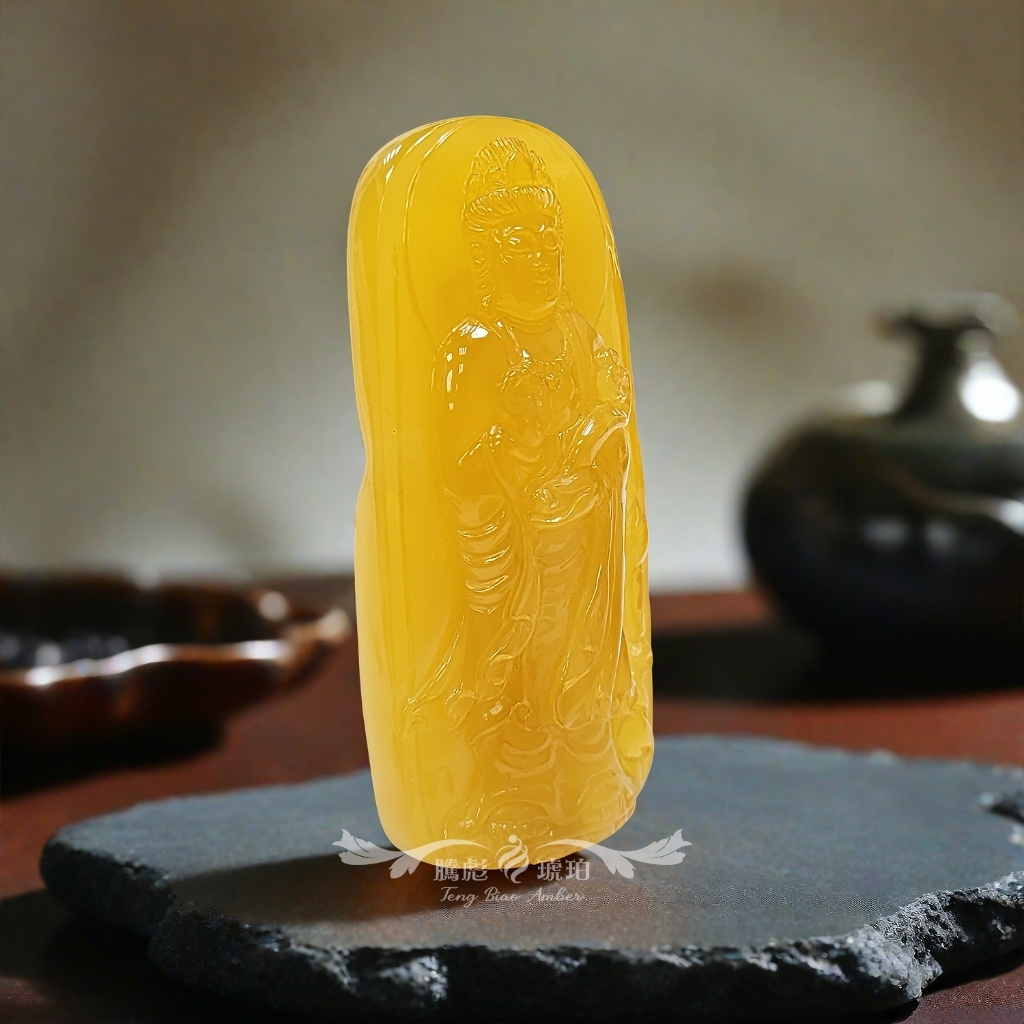 【騰彪琥珀】天然金絞雞油黃飄花蜜蠟觀音掛牌 開臉細緻慈悲莊嚴 正規掛件 附公司保證卡 可代送鑑定 守護平安 質感收藏
