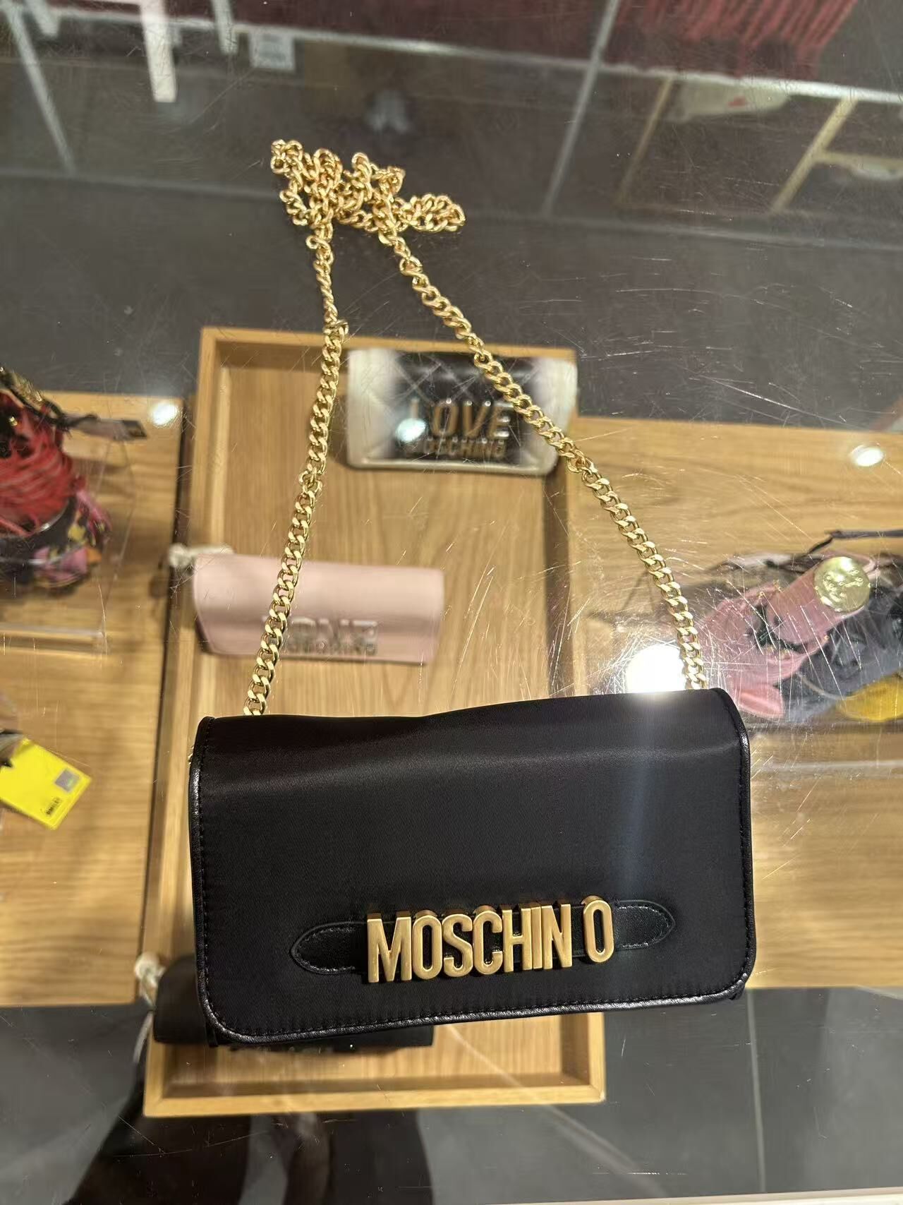LYS01800 MOSCHINO 金色Logo Woc