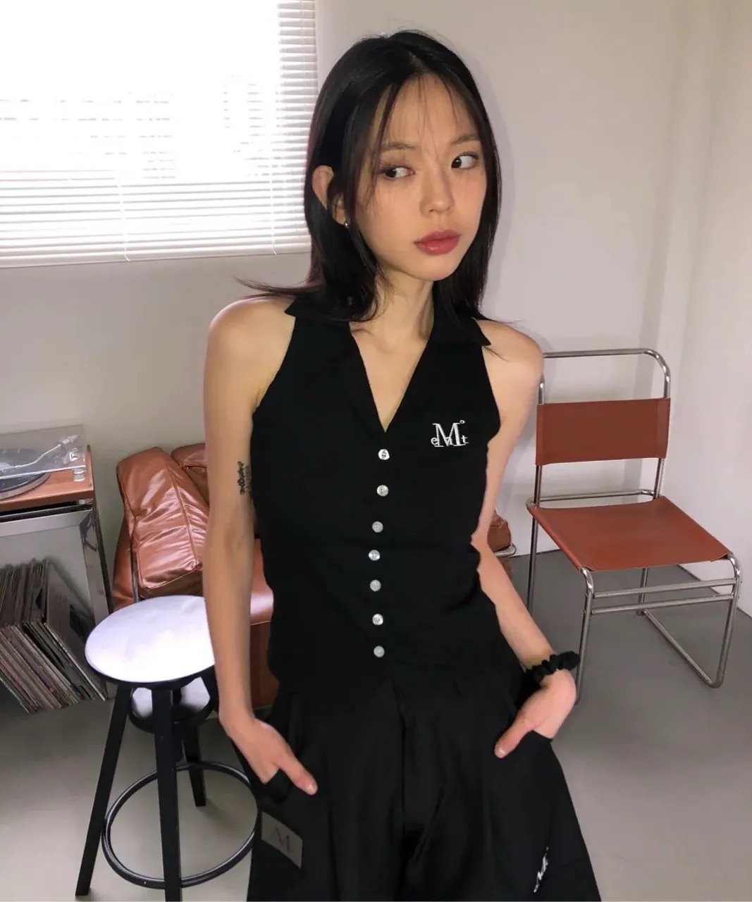 Mucent V領排扣背心 黑白兩色