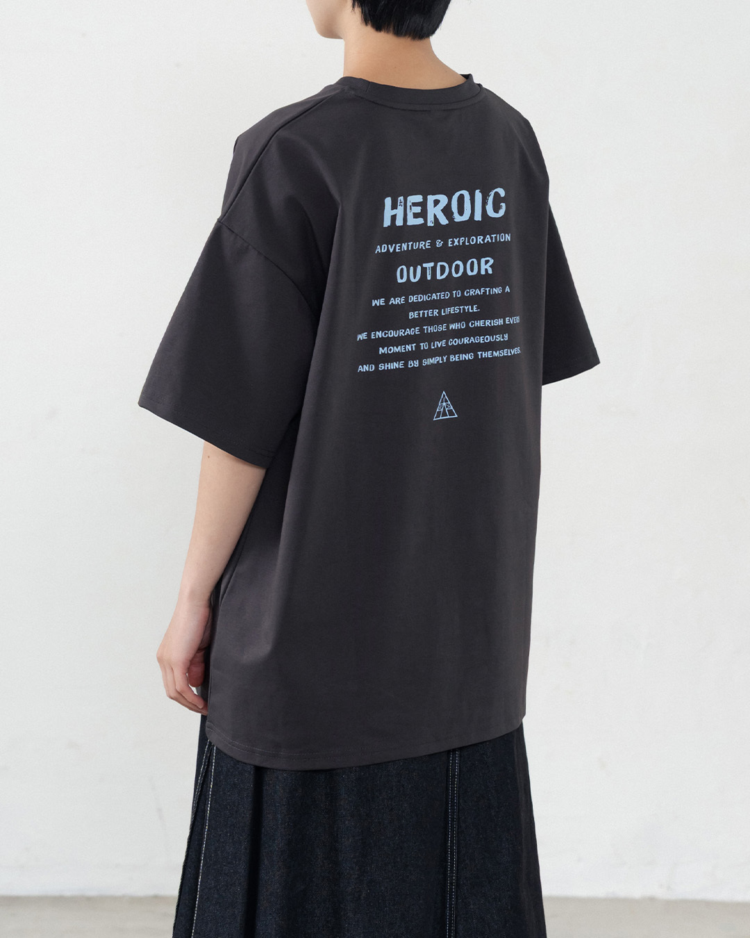 Cool-feel paint-print wide-leg top, available in two colors. 1/2【01190368】in stock+pre-order