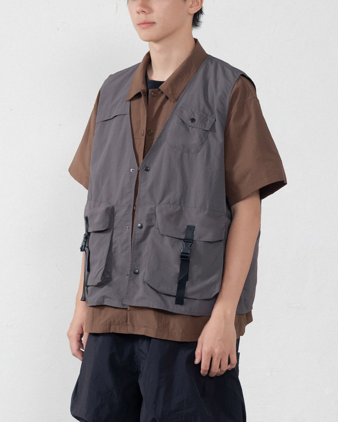 Water-repellent multi-pocket work vest, available in two colors, 1/2 size.【02080325】in stock+pre-order