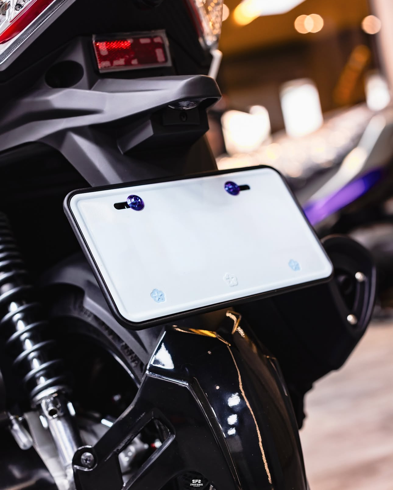【 通用型 】車牌背板保護框 六碼七碼車牌框