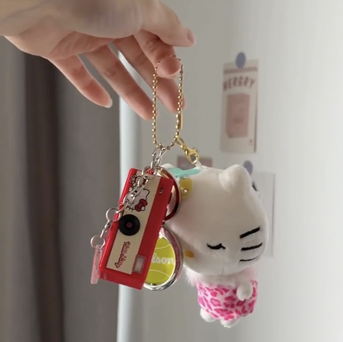 少量現貨丨Yashica x Hello Kitty Funtastic 迷你鎖匙扣相機仔