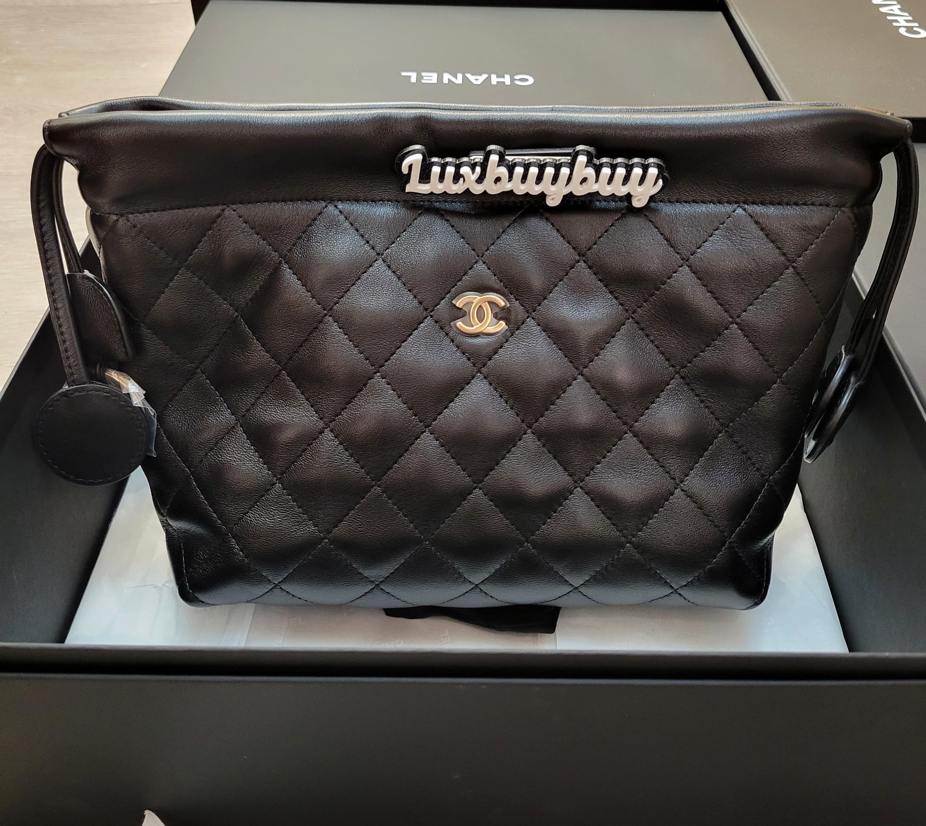 CHANEL AP5227 CLUTCH WITH LEATHER STRAP BLACK 皮革背帶包