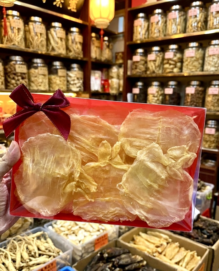 Z258 澳洲鹹水花膠片200g,盒裝, 約有12-16隻, 送80g6頭鮑魚1罐 $668