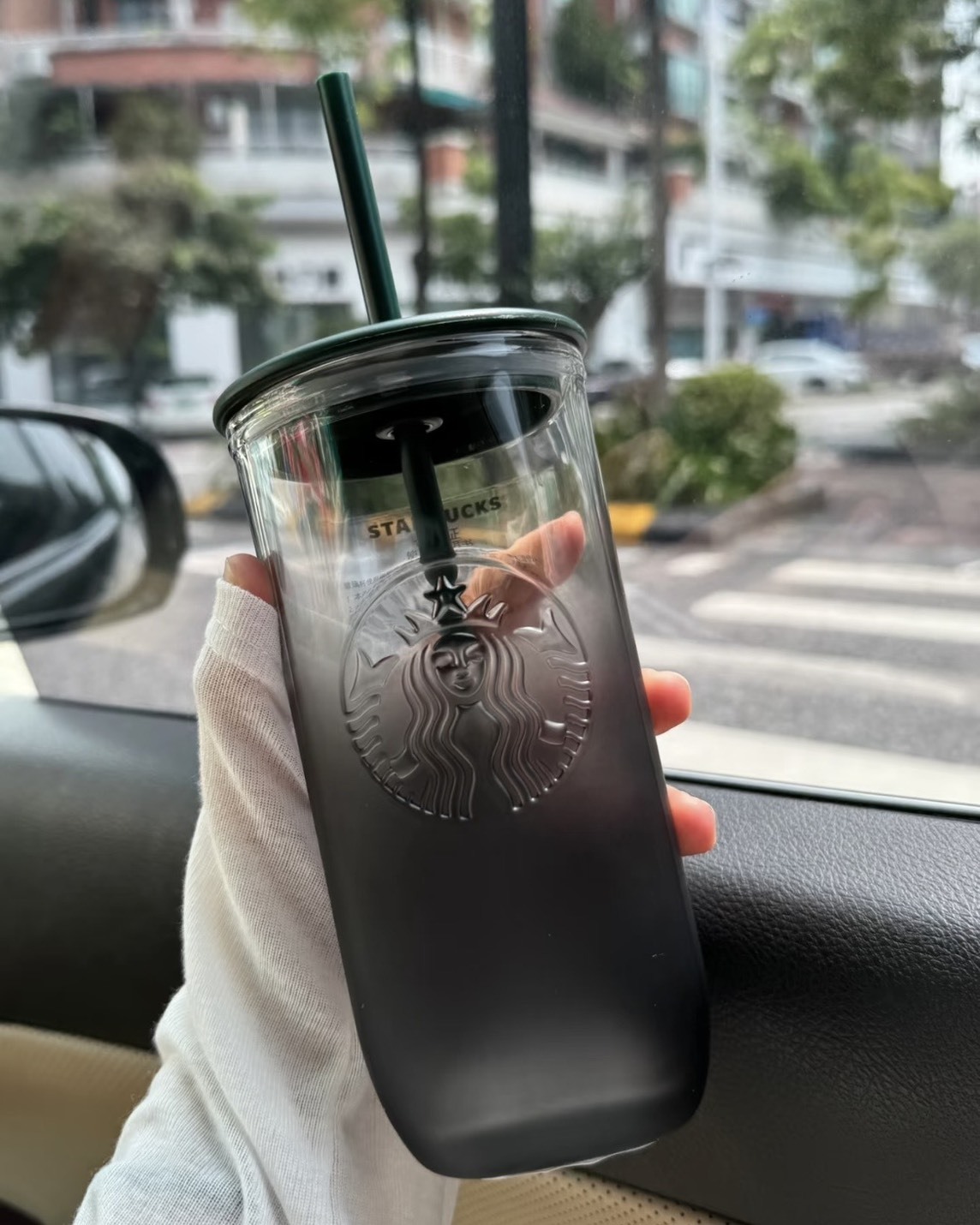 <@女友買給我!>Statbucks 星巴克 墨水系列 霧面 磨砂 玻璃杯 三角杯 黑 473ml