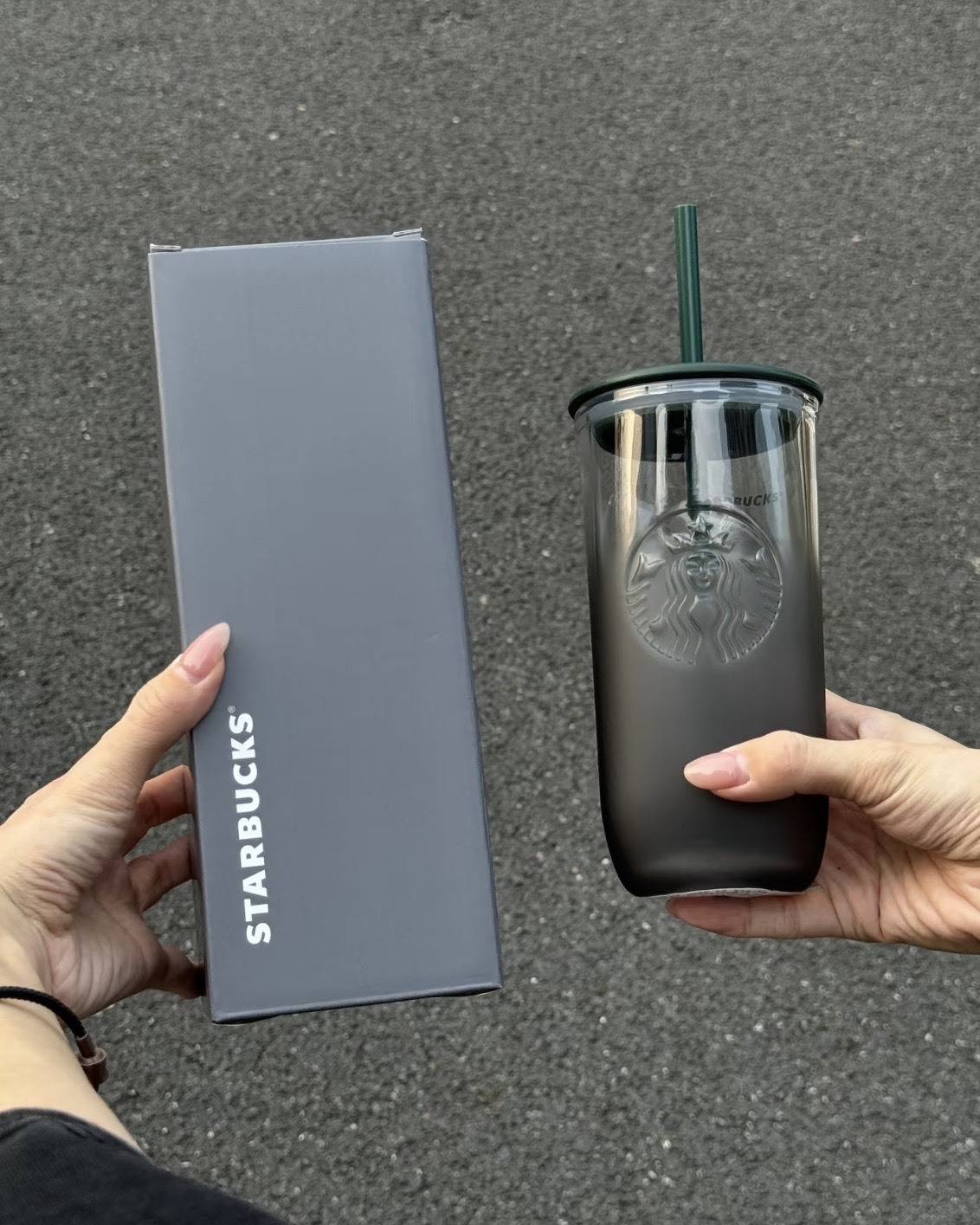 <@女友買給我!>Statbucks 星巴克 墨水系列 霧面 磨砂 玻璃杯 三角杯 黑 473ml