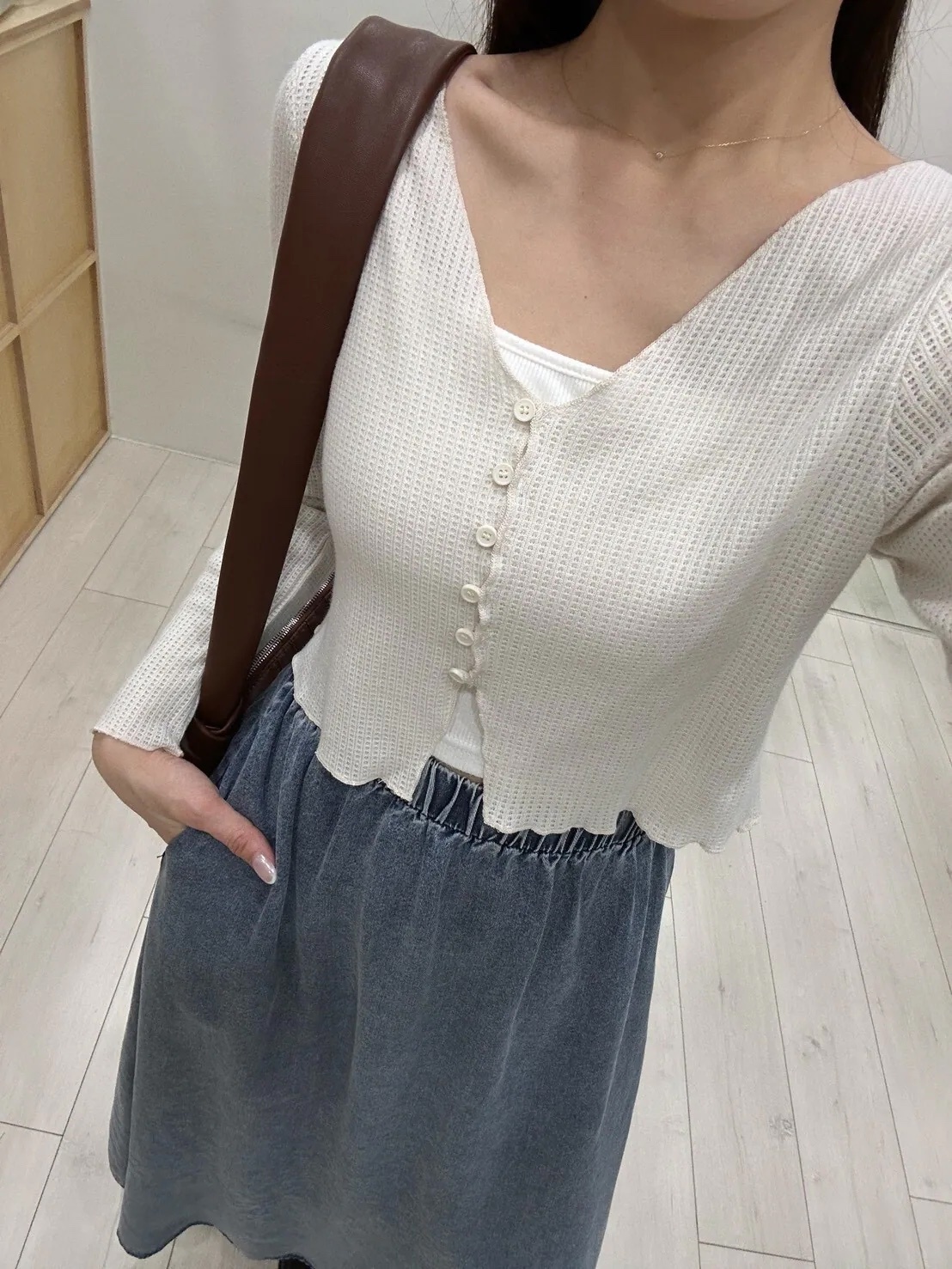 小鬆餅格紋排釦Ｖ領長袖上衣（附繞脖綁帶）