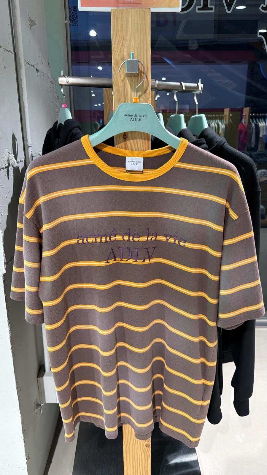 TA53 ADLV 文字LOGO 橫間T-Shirt-啡色