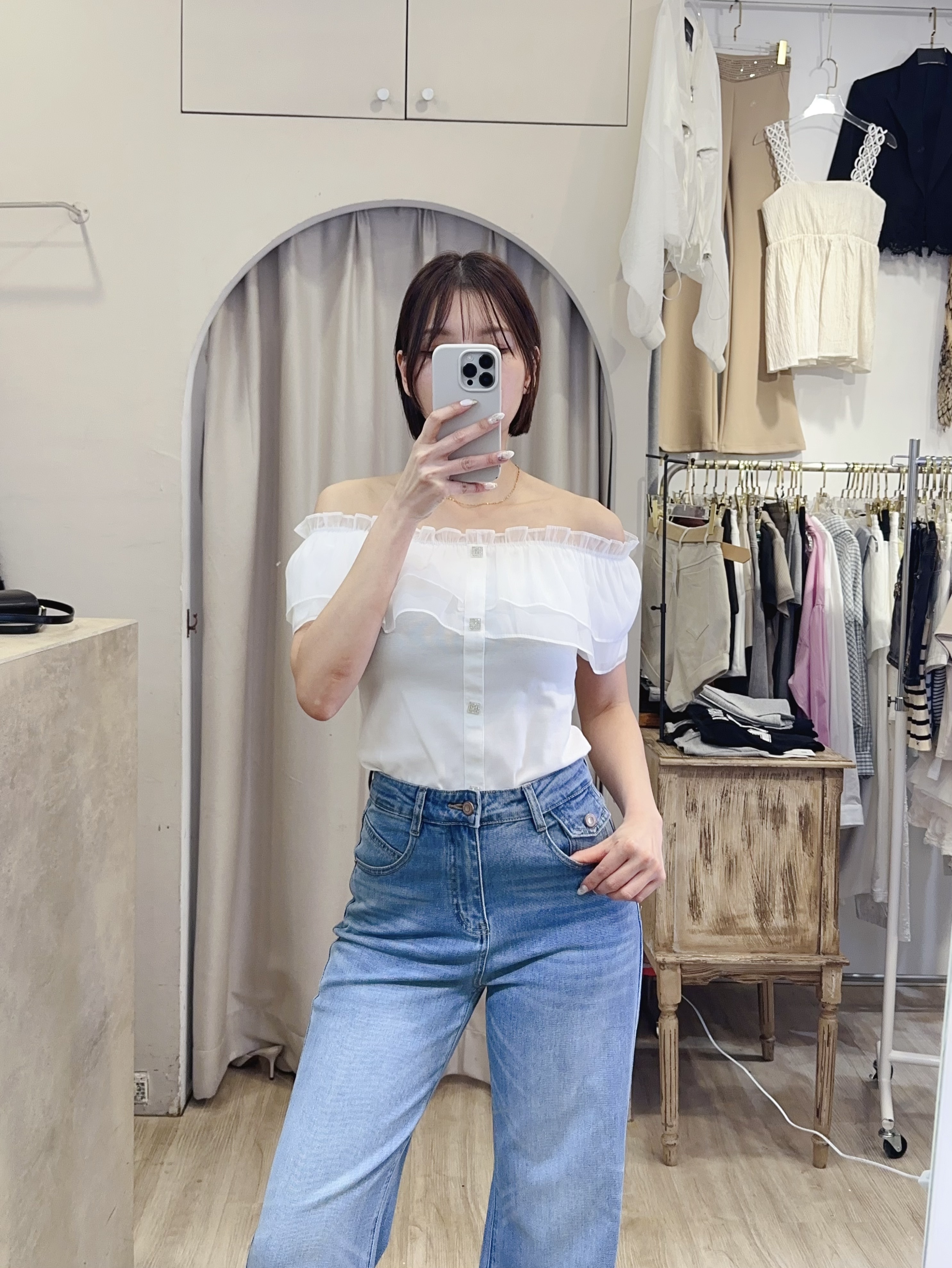 荷葉方鑽扣一字領上衣 黑杏白