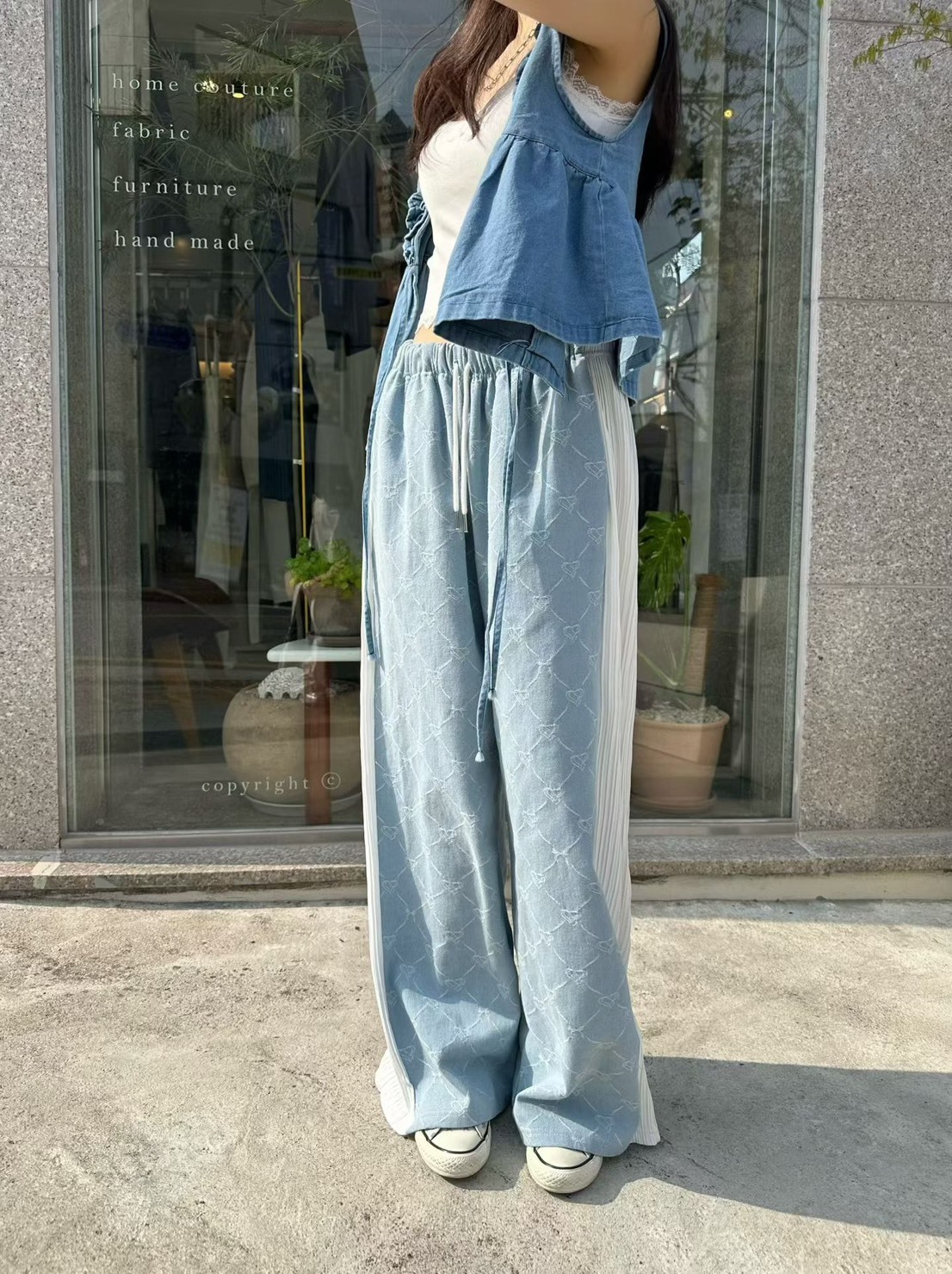 連續紋側紗鬆緊牛仔褲