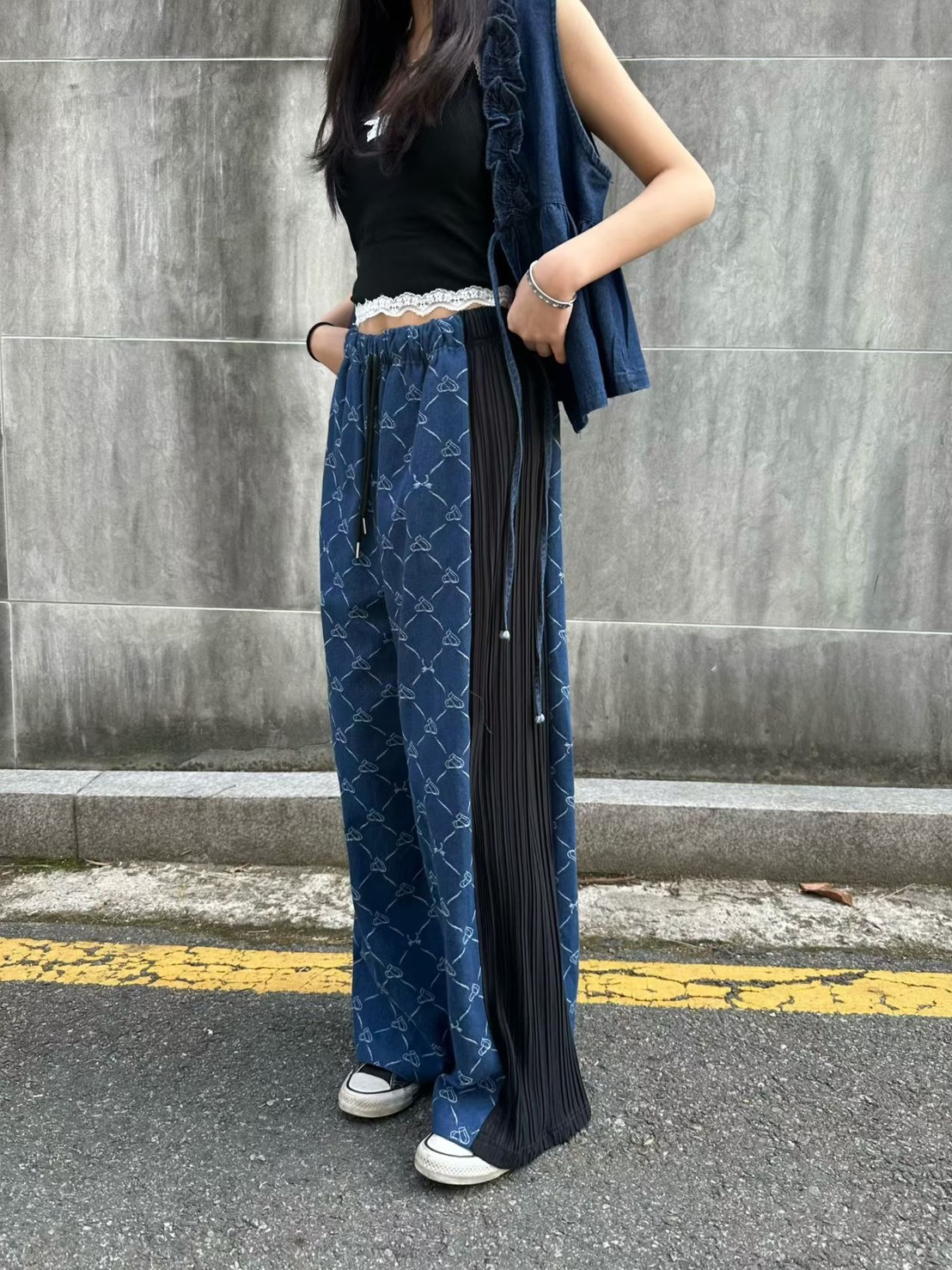 連續紋側紗鬆緊牛仔褲