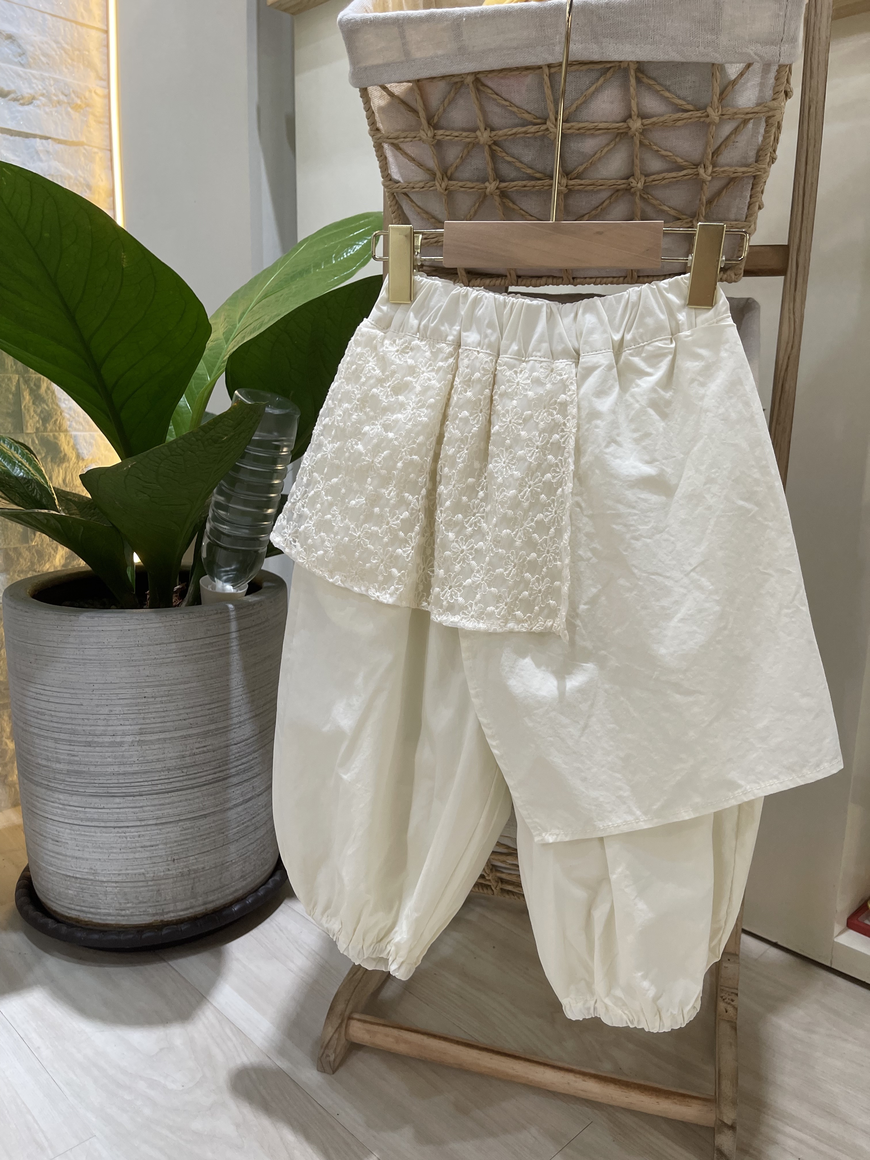 刺繡花層次燈籠褲