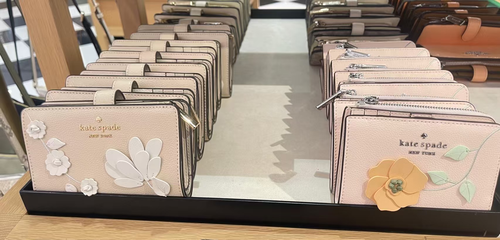 【預購】Kate Spade H052370 New York 花朵銀包