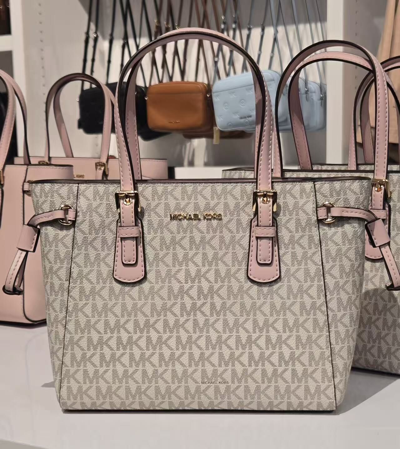 【預購】Michael Kors H052387 Voyager 中型托特包