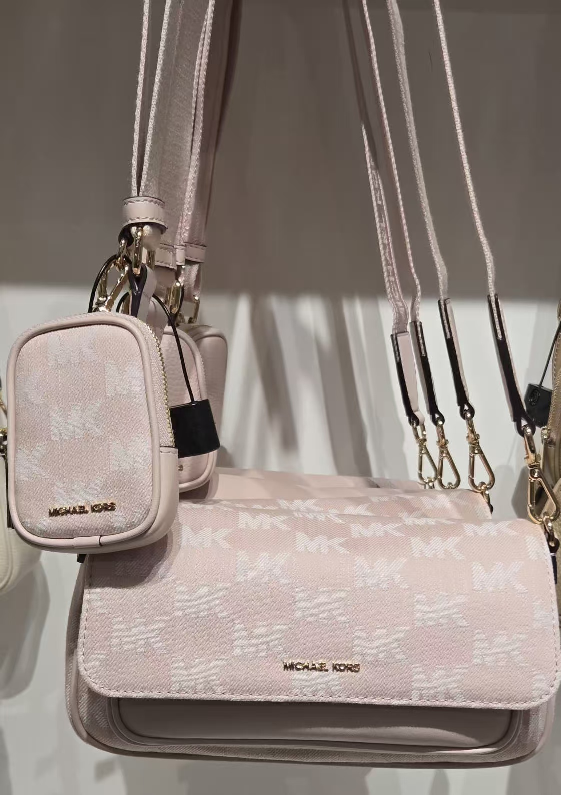 【預購】Michael Kors H052390  Jet Set 小號標誌印花斜背包配小袋