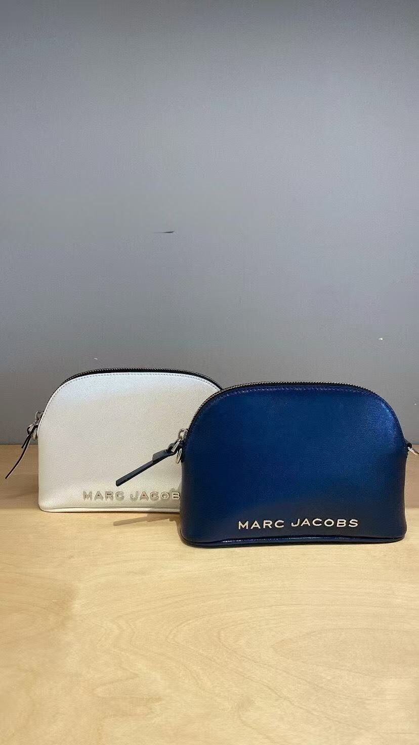 【預購】Marc Jacobs H0523116 小型圓頂皮革斜背包