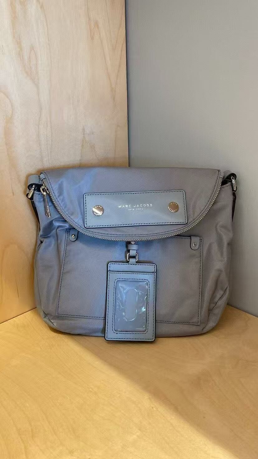【預購】Marc Jacobs H0523117 大號灰色Preppy 尼龍斜孭袋