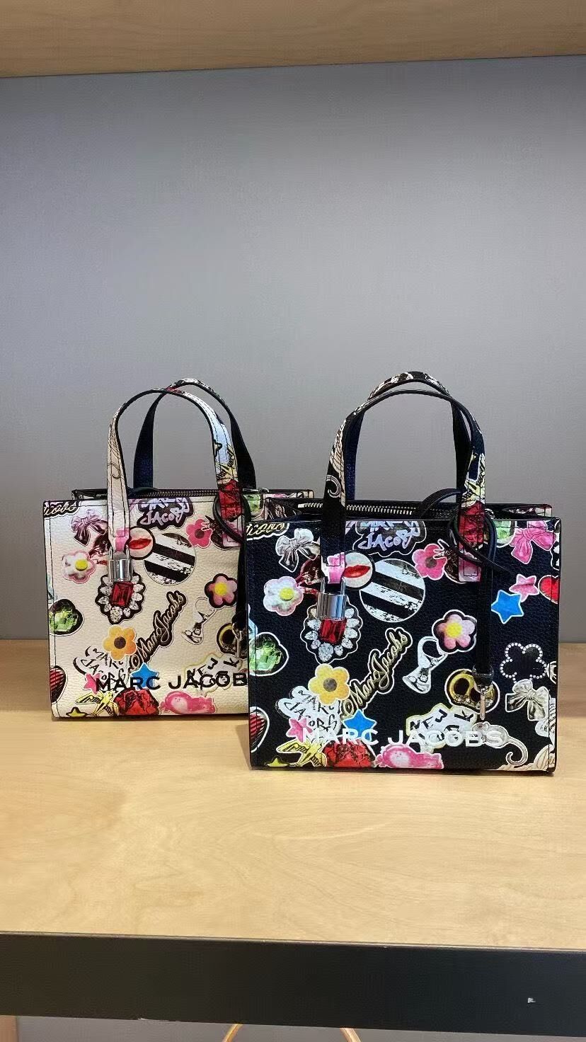 【預購】Marc Jacobs H0523126 貼紙印花托特包