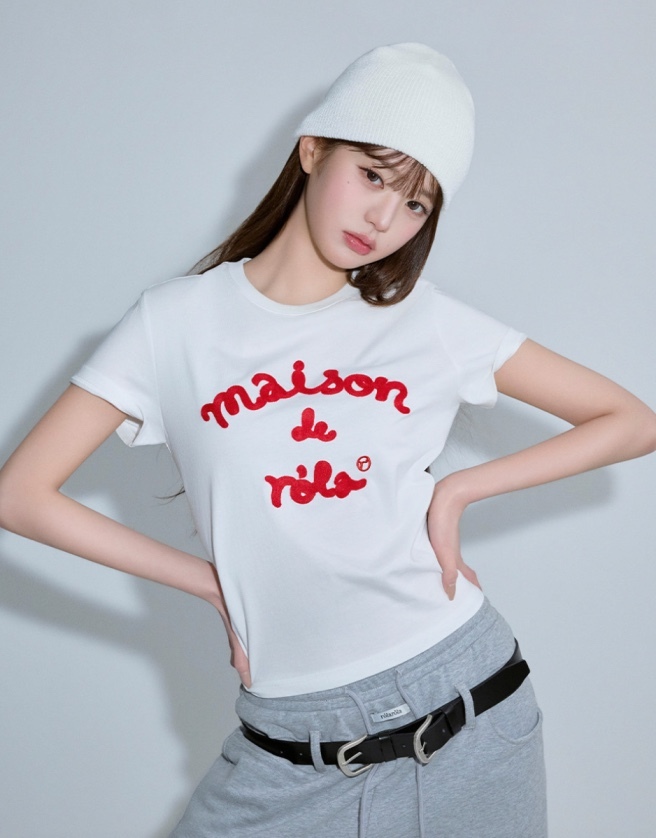 \指定款式購買一件即享全單包郵到家/【入LIVECODE一件減至$198😱🔥！】【聖水洞封館！張員瑛代言X韓妹大愛品牌🎀】【ROLAROLA】MAISON DE ROLA EMBROIDERY T-SHIRT (7 Colors)
