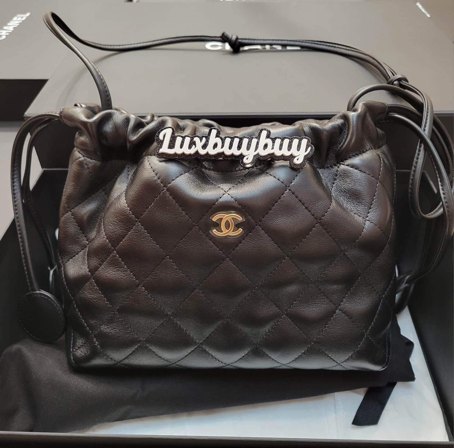 CHANEL AP5227 CLUTCH WITH LEATHER STRAP BLACK 皮革背帶包