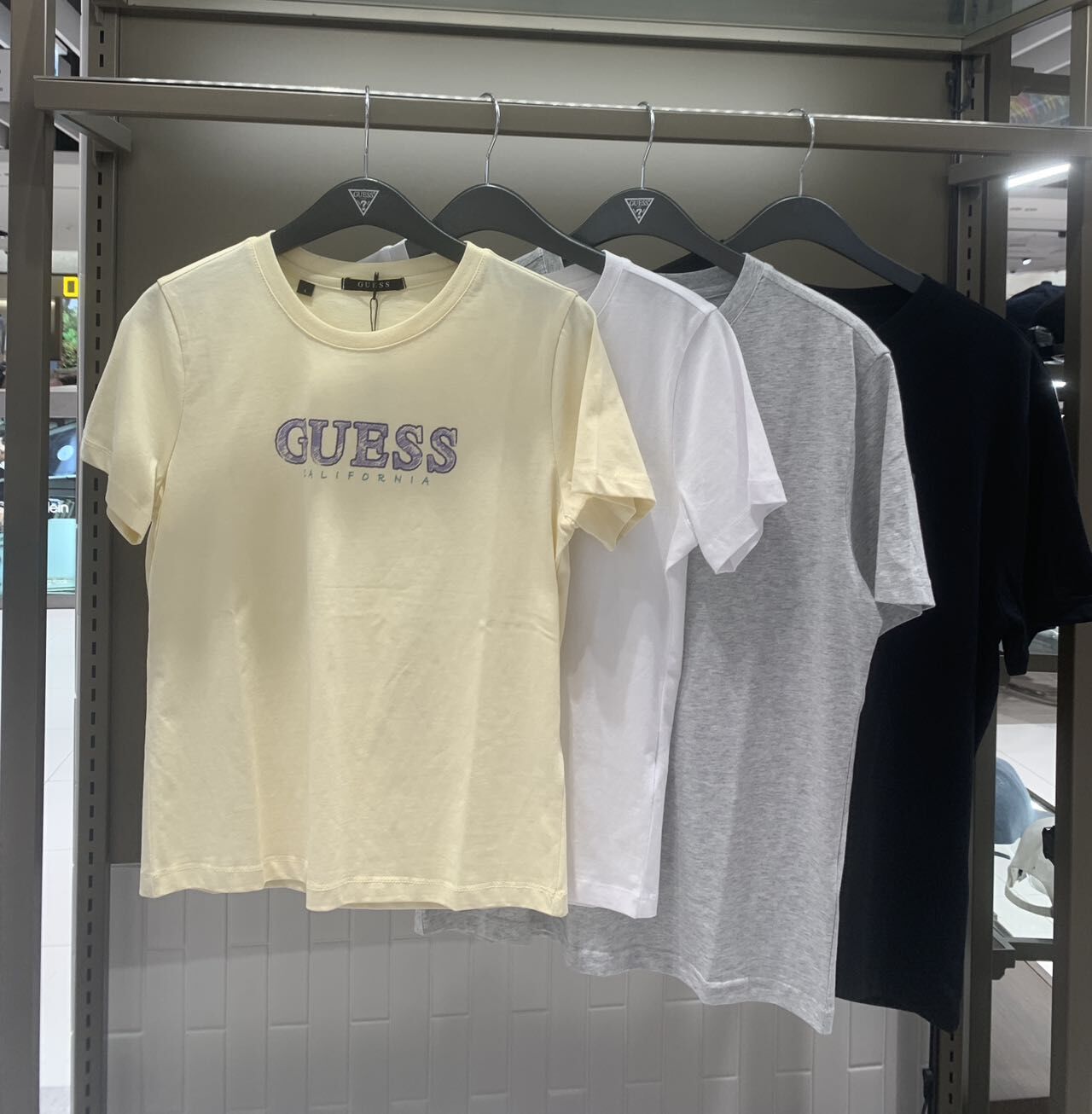 【韓國預購】DKR052304 GUESS 復古 California Logo 短袖上衣