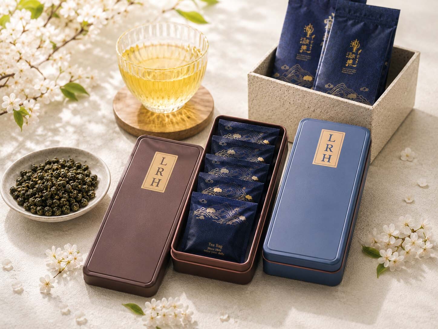 澧瀜號一口泡禮盒套組，鐵盒、茶包、茶湯與春日茶席陳列