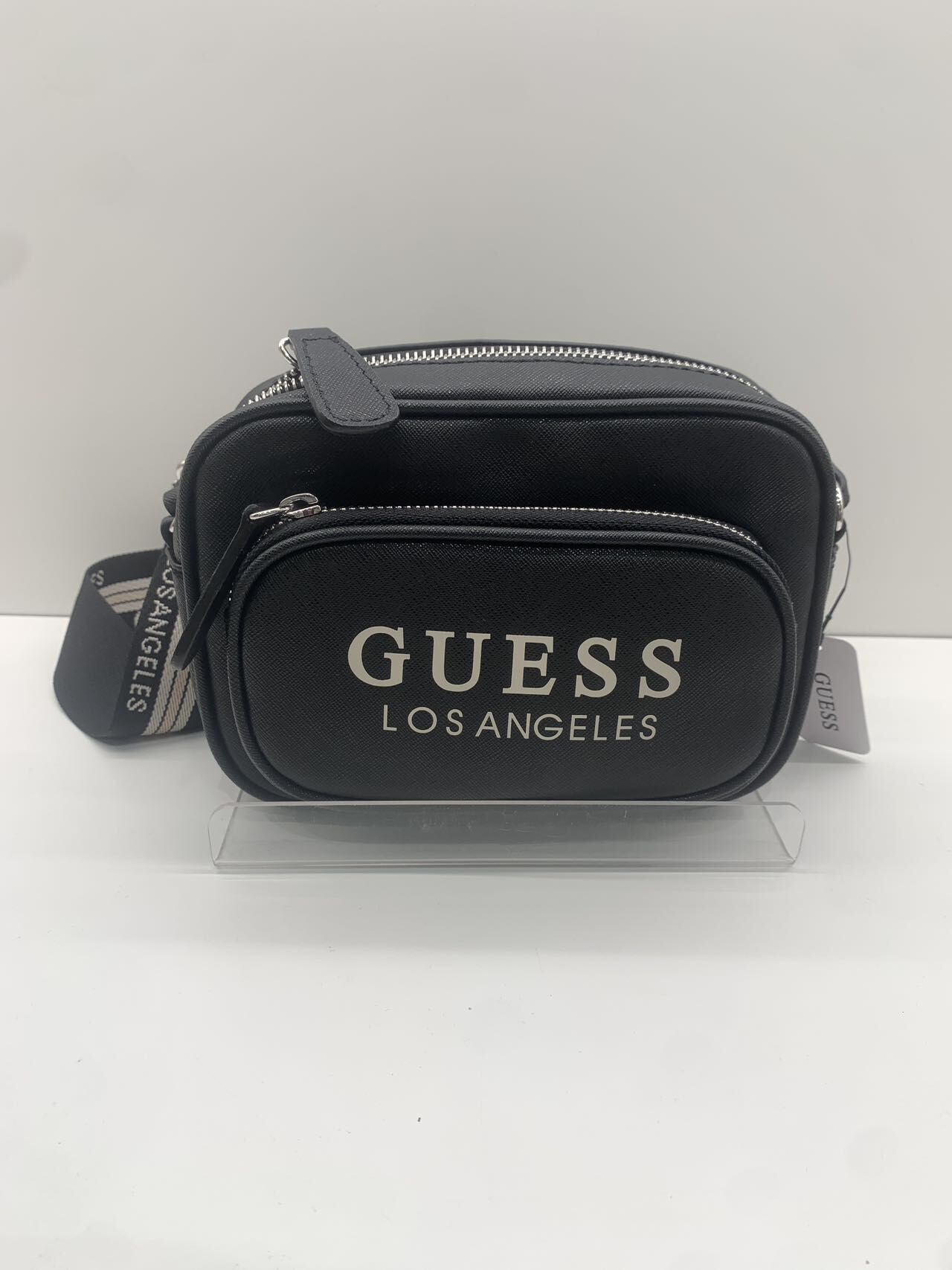 【韓國預購】DKR052317 GUESS Logo 雙拉鏈相機包