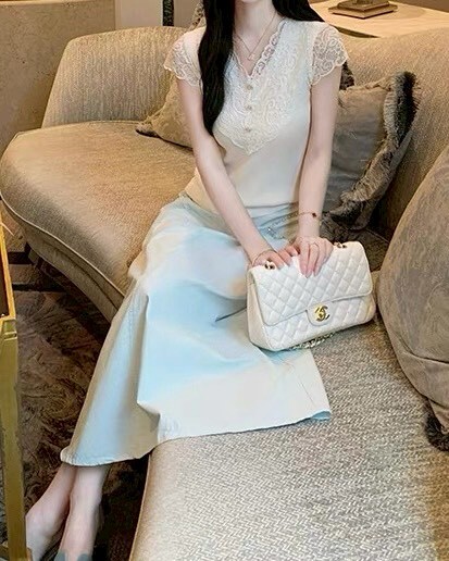 設計師家領口拼接蕾絲鑽釦造型背心