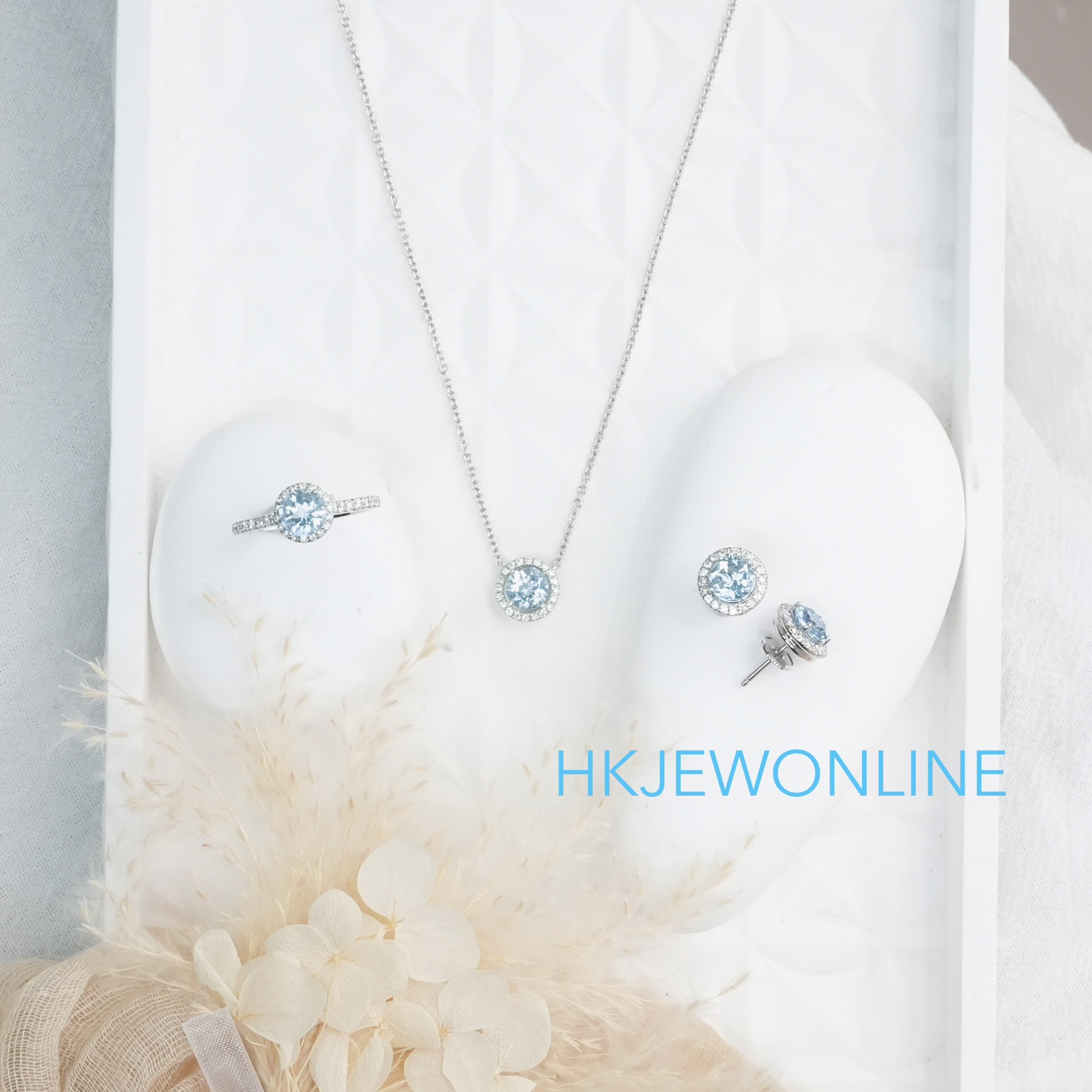 18K WHITE GOLD ROUND AQUAMARINE  & DIAMOND SET
