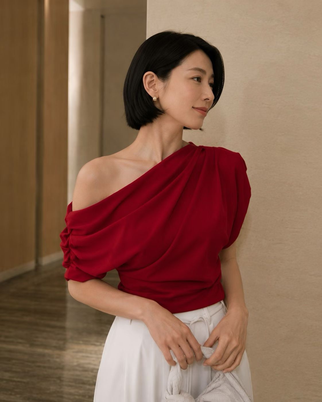 抓褶露單肩上衣