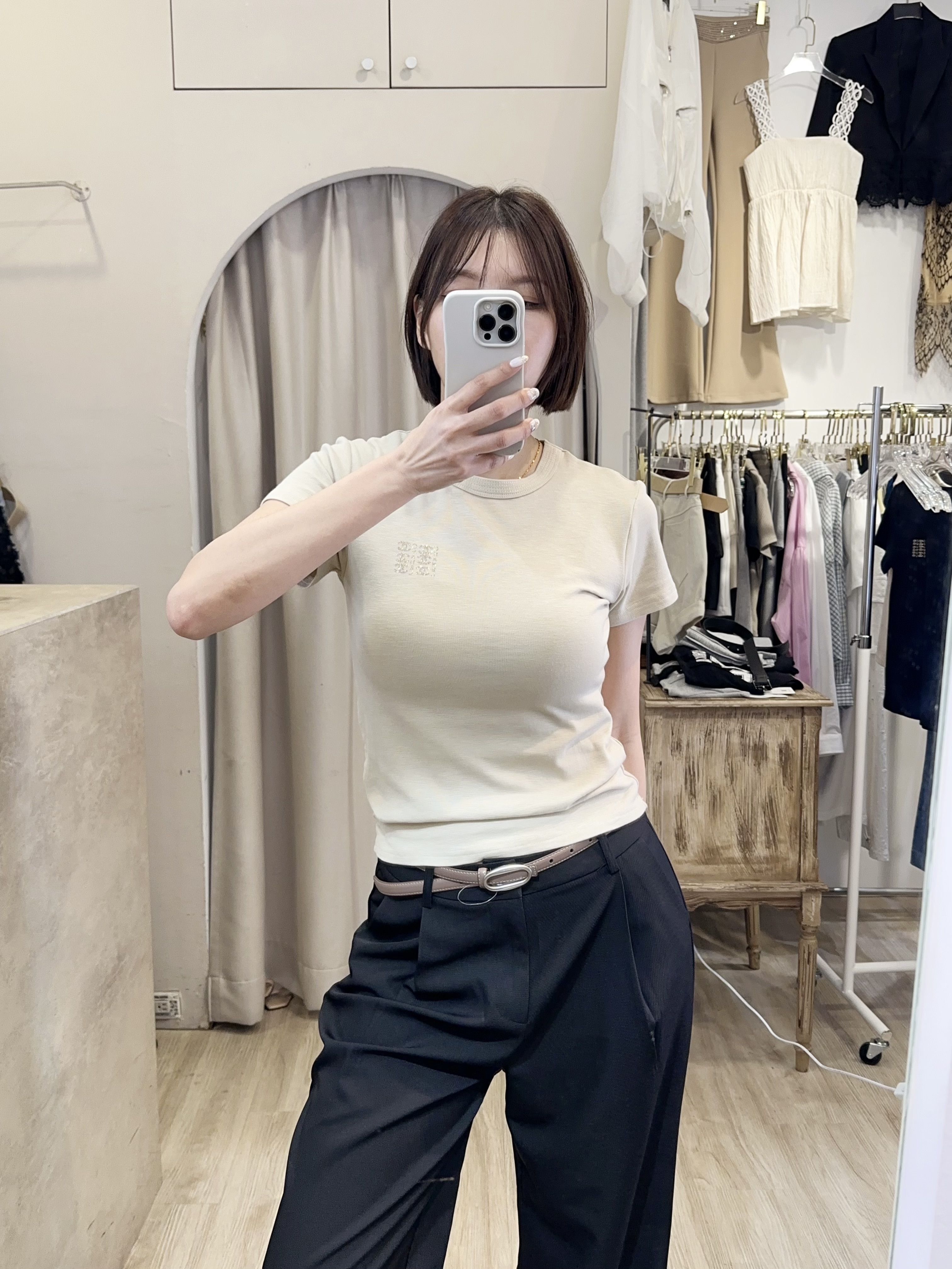 小香細節彈力素TEE 黑白杏