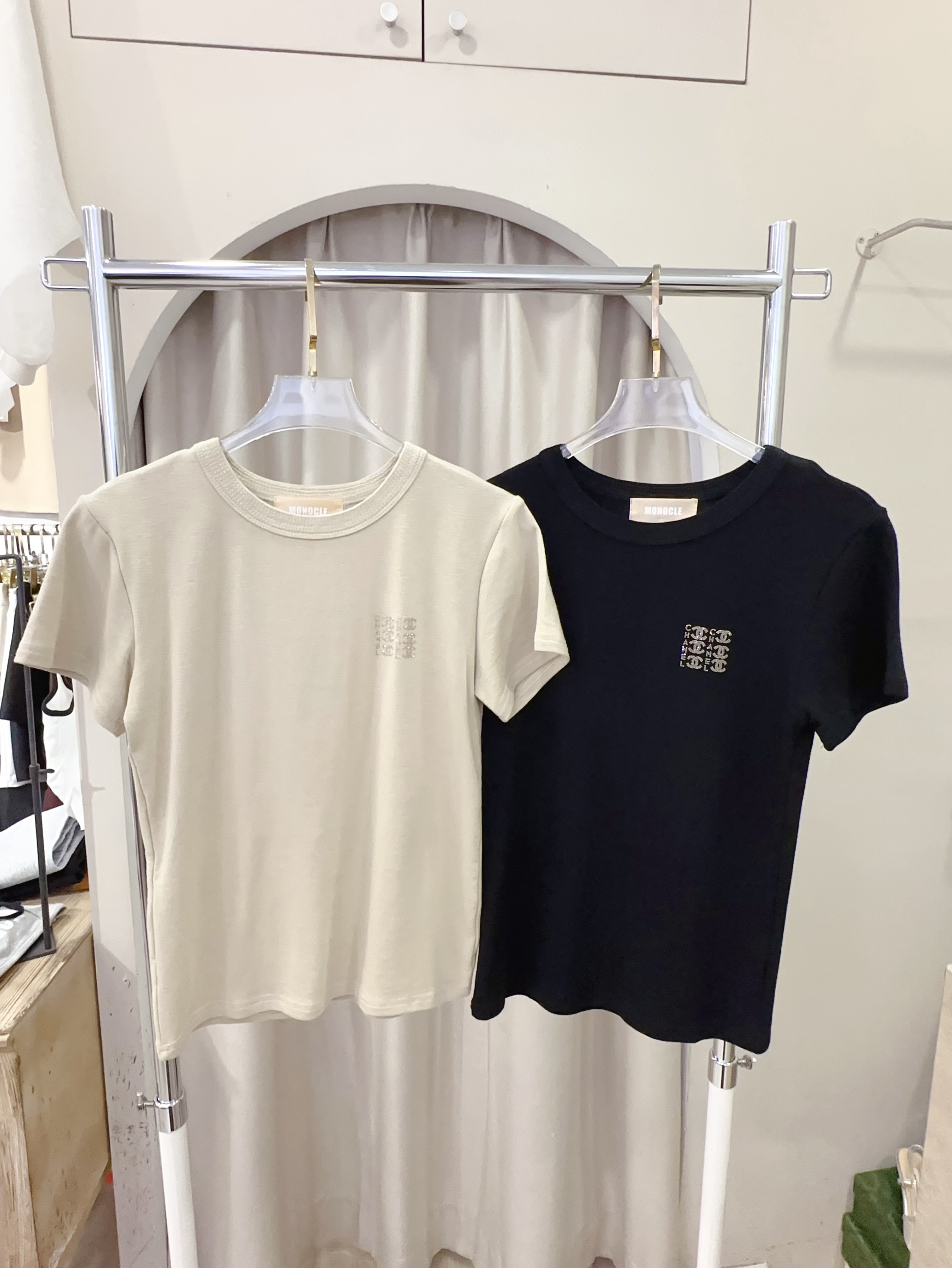 小香細節彈力素TEE 黑白杏