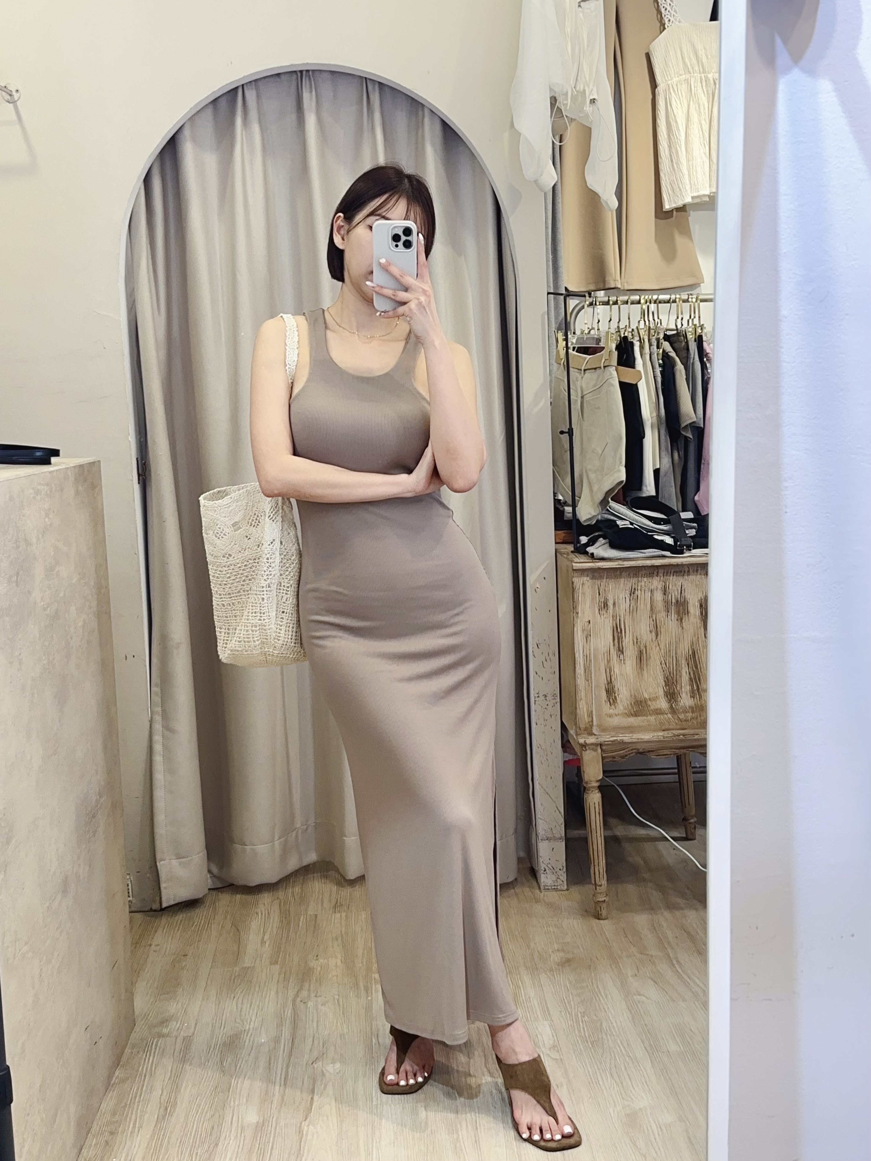 超舒服削肩彈力合身洋裝 黑咖