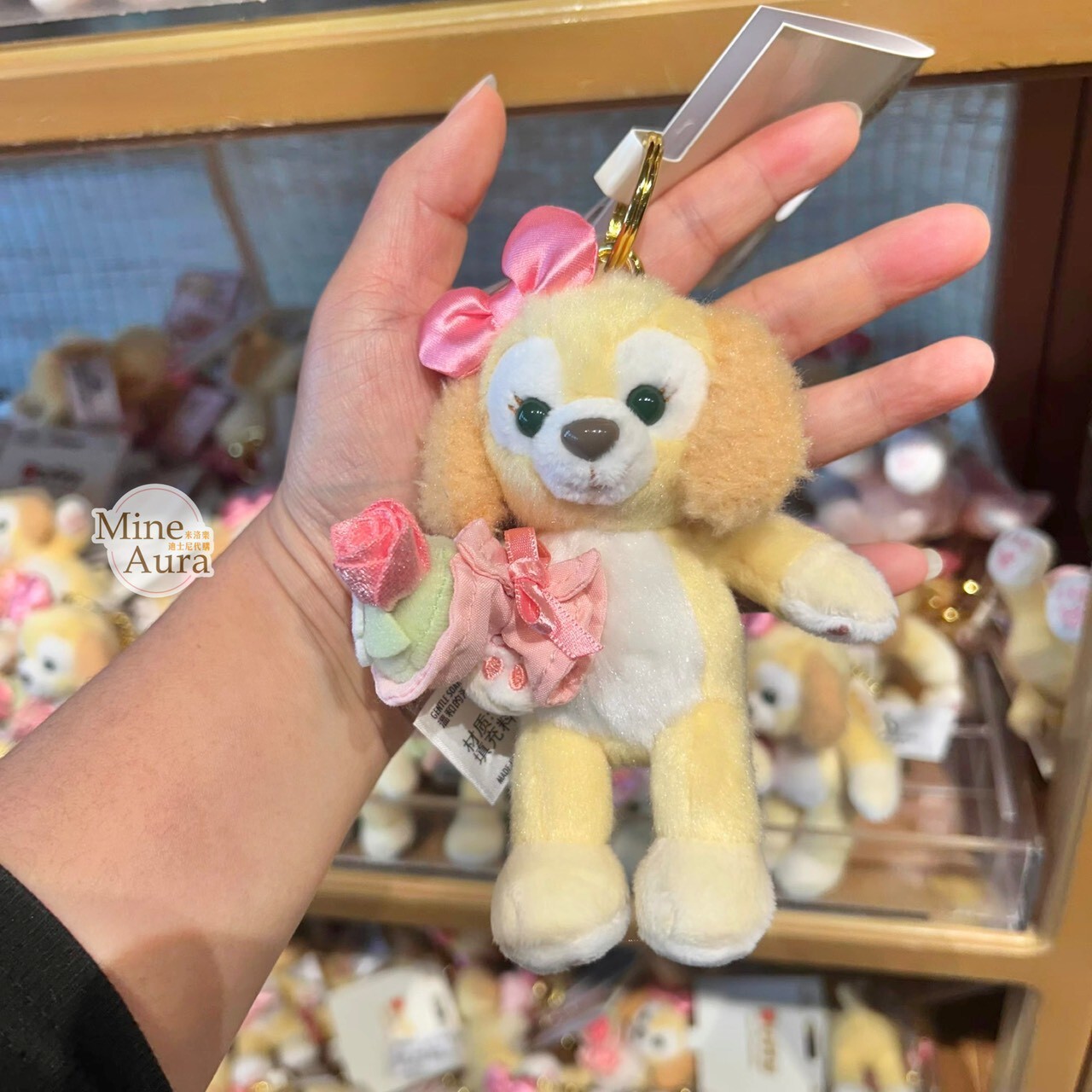 可琦安 餅乾 CookieAnn 抱花束 造型 絨毛 鑰匙圈 吊飾 -上海迪士尼樂園