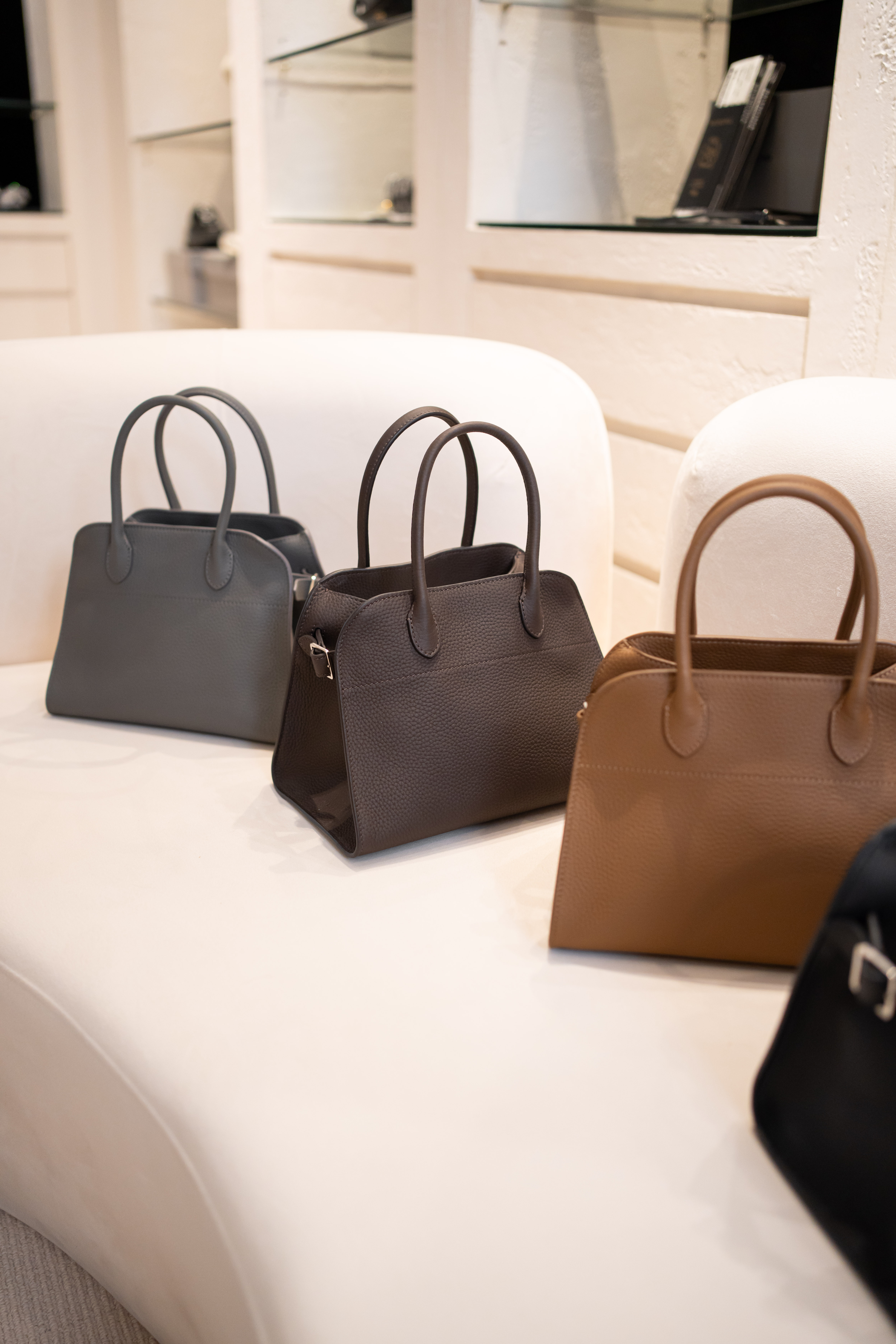 The Row Margaux 10 深棕色銀釦荔枝小牛皮