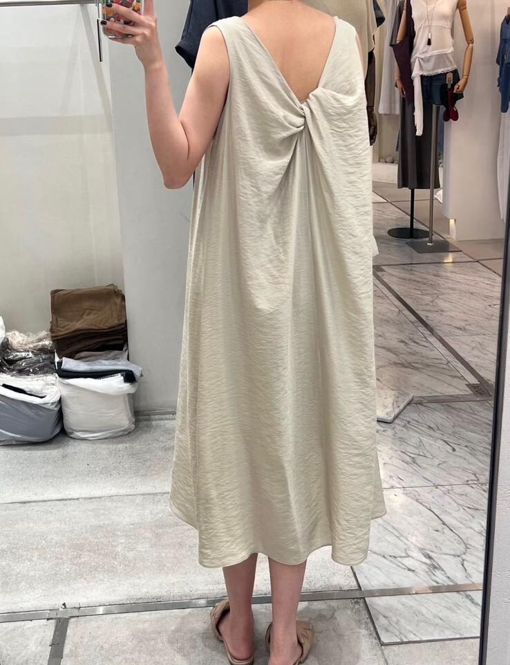 AG16 胸43 長45.5 $559一口價) 前後兩穿