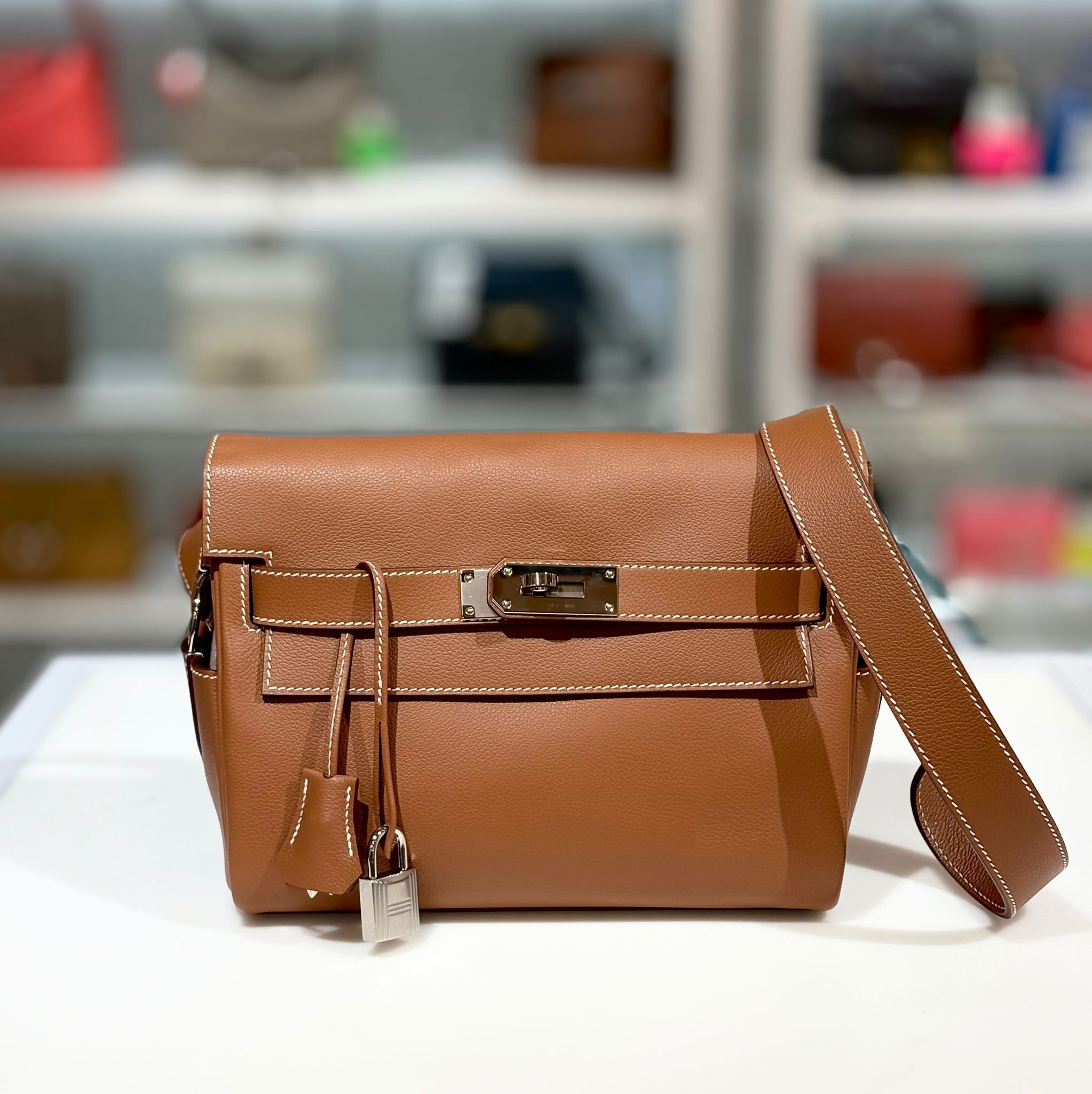 本週出位價!!! 全新HERMES KELLY MESSENGER PM W Stamp  Evercolor皮 37 Gold PHW 金棕色銀扣小碼 #BRAND NEW #香榭站正品