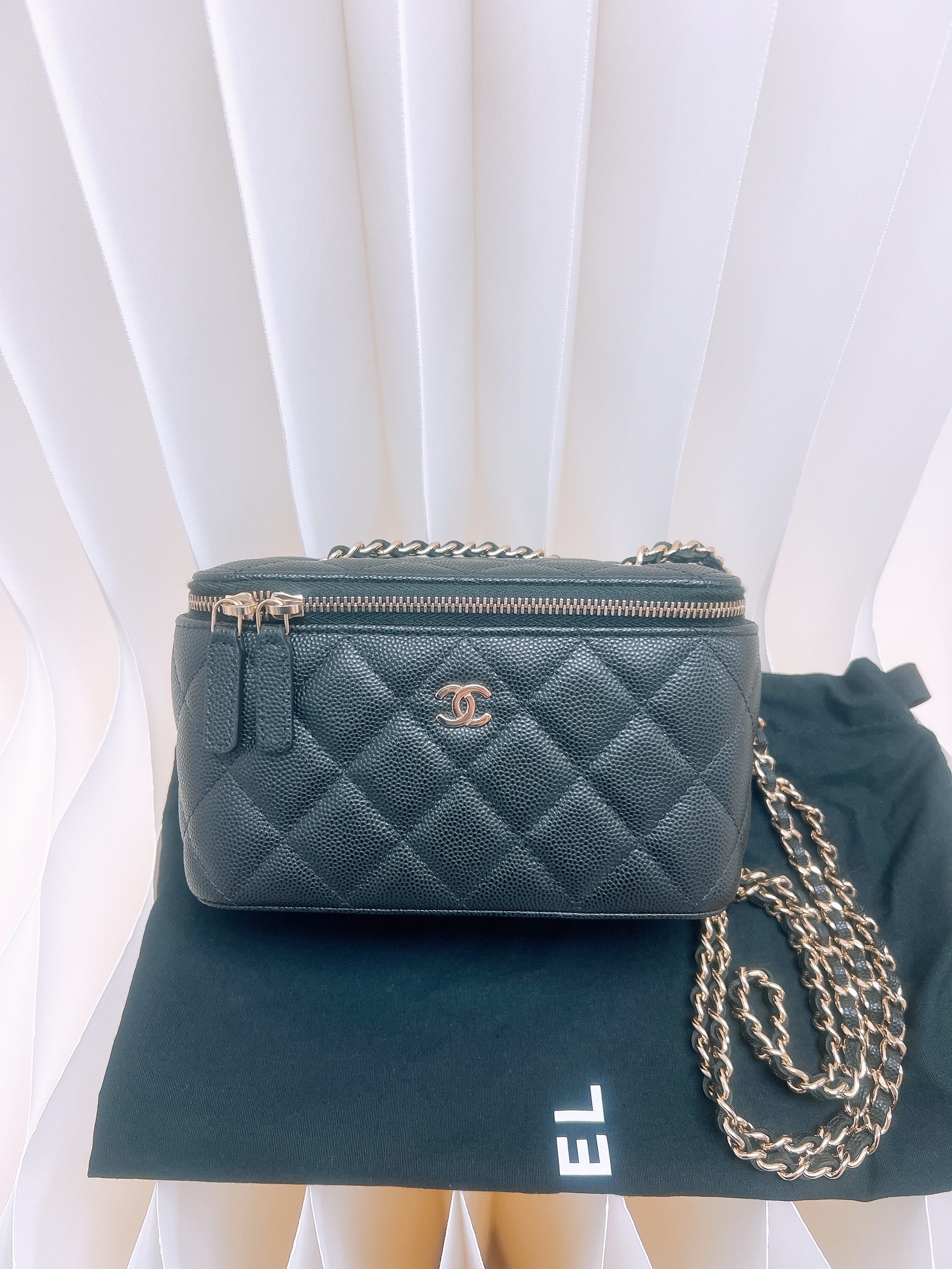 Chanel vanity (black caviar GHW 3184x)