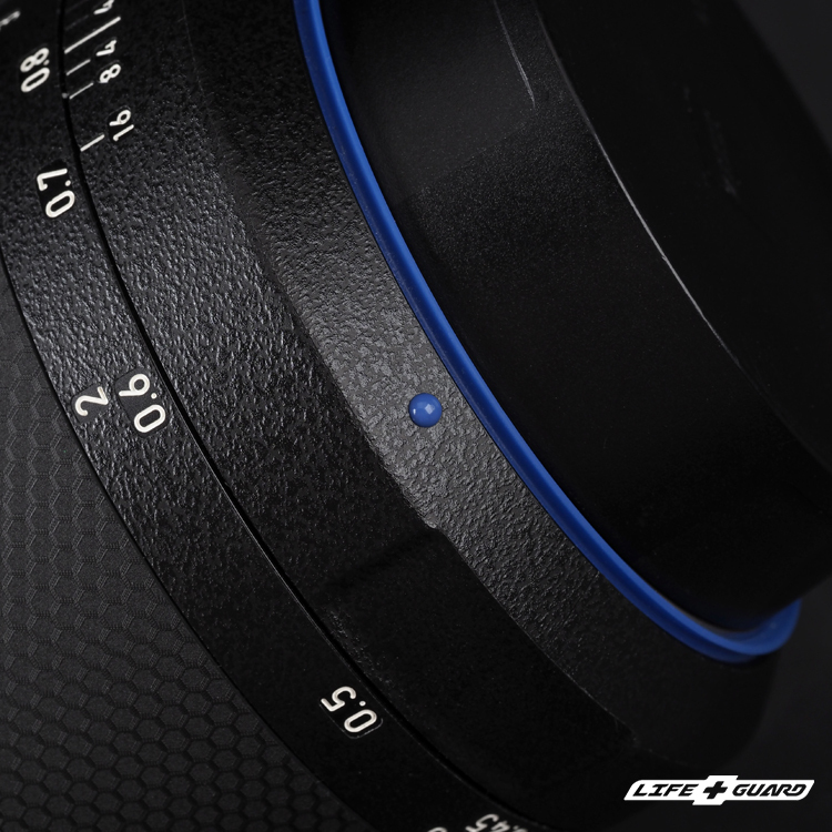 【LIFE+GUARD】ZEISS Milvus 50mm F1.4 挖孔特寫圖，PTBK砂紋黑｜質感設計