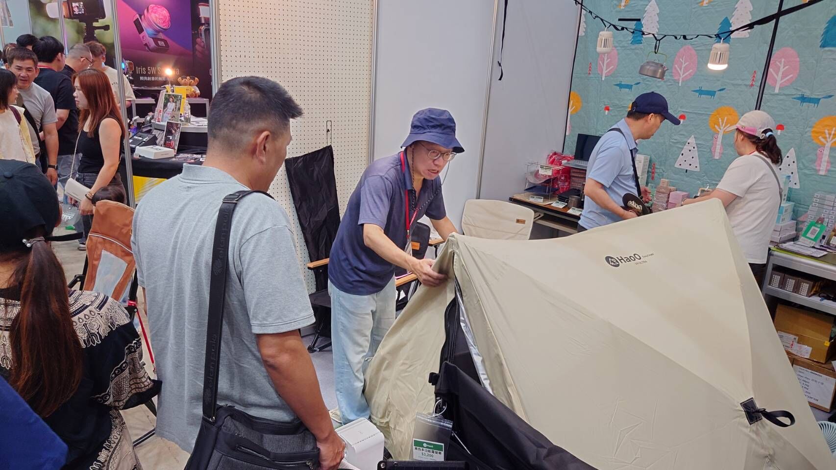 EasyCAMP 快速三角帳 台中戶外用品展展示照片