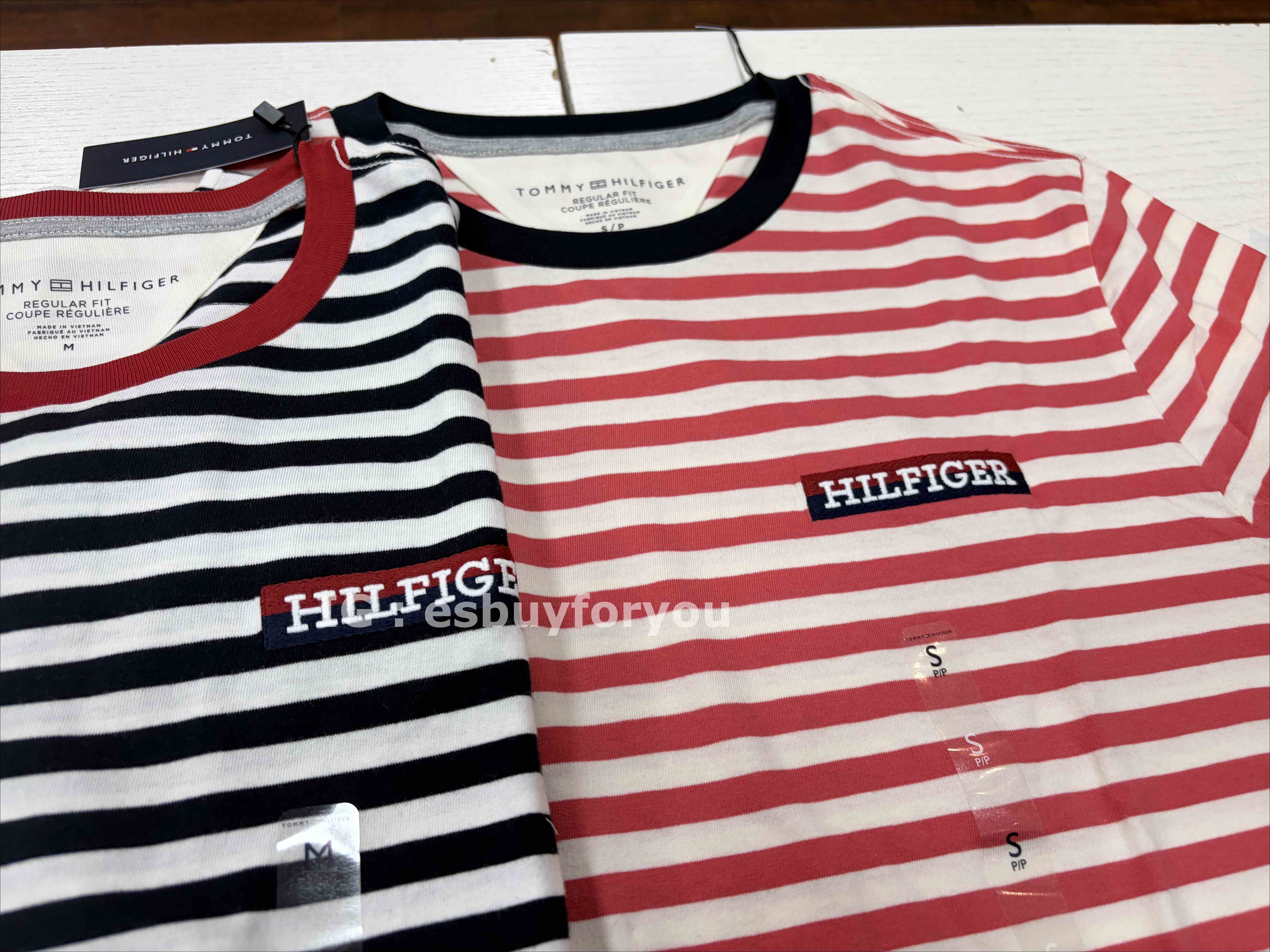 TOMMY 男大人 橫條紋 刺繡字樣標誌 短TEE (2色)