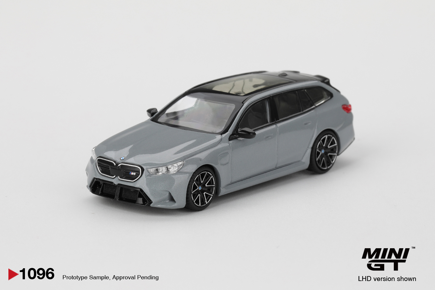 Mini GT #1096 1/64 BMW M5 Touring (G99) 布魯克林灰金屬 (左軚版)