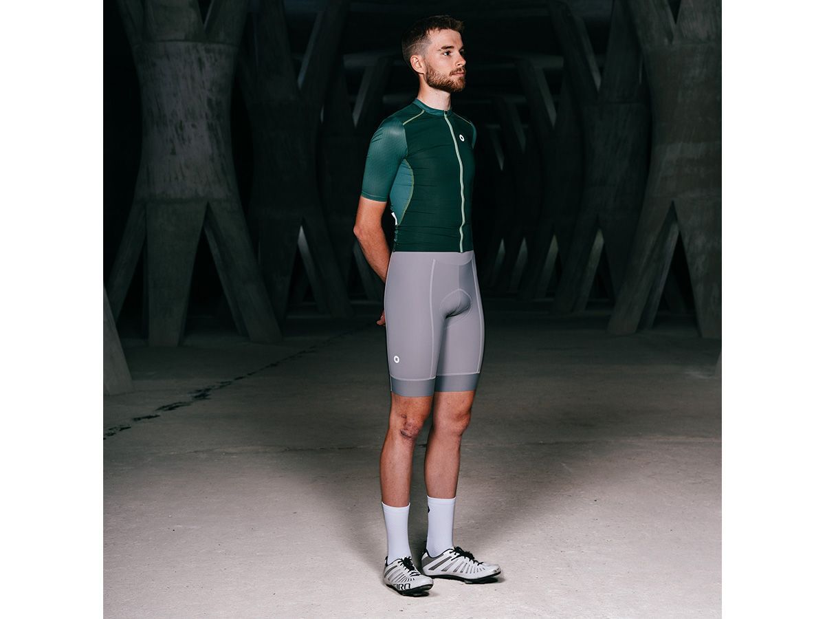 The Service Course Men's Engineered Bib Shorts 男款連身車褲 - 灰色