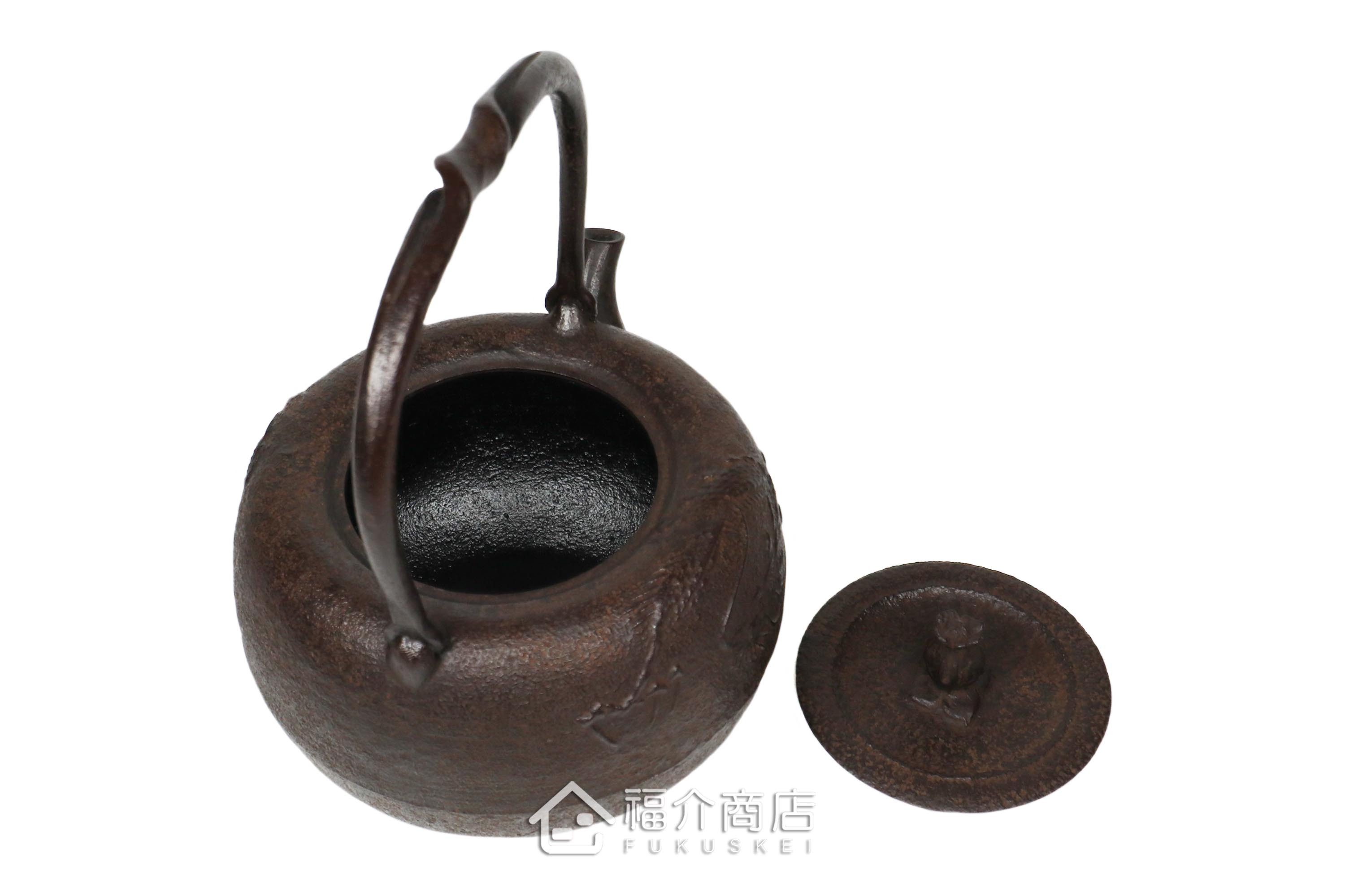 岩戶賢一郎所製作的日本鐵壺,壺身設計龍的圖紋